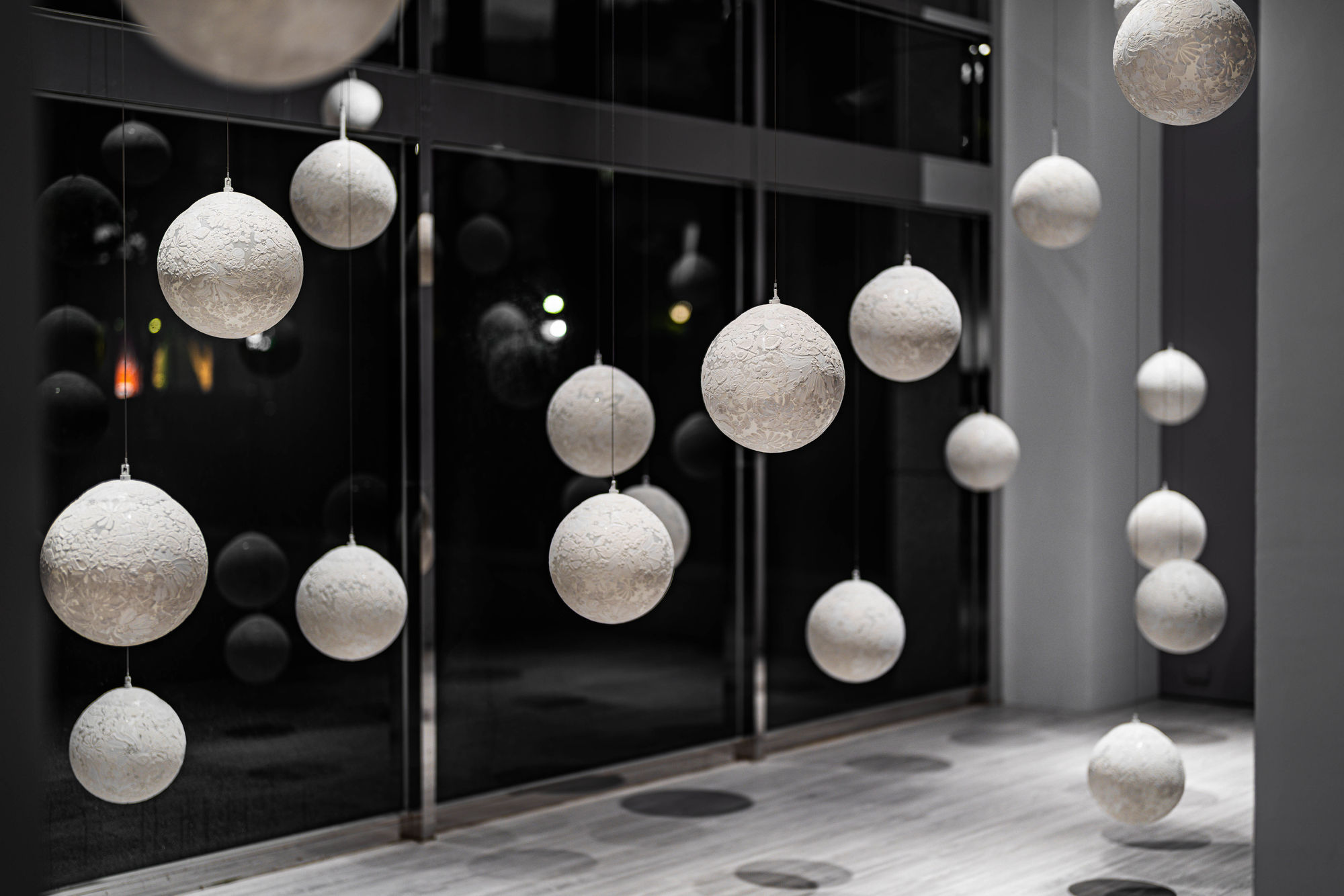 「自轉和公轉」大卷伸嗣