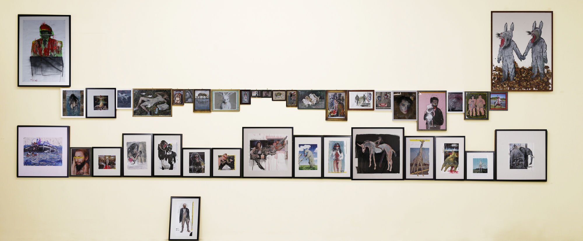 周軼倫一套共40 件的複合媒材創作。 40-pieces works of mixed-media by Zhou Yilun