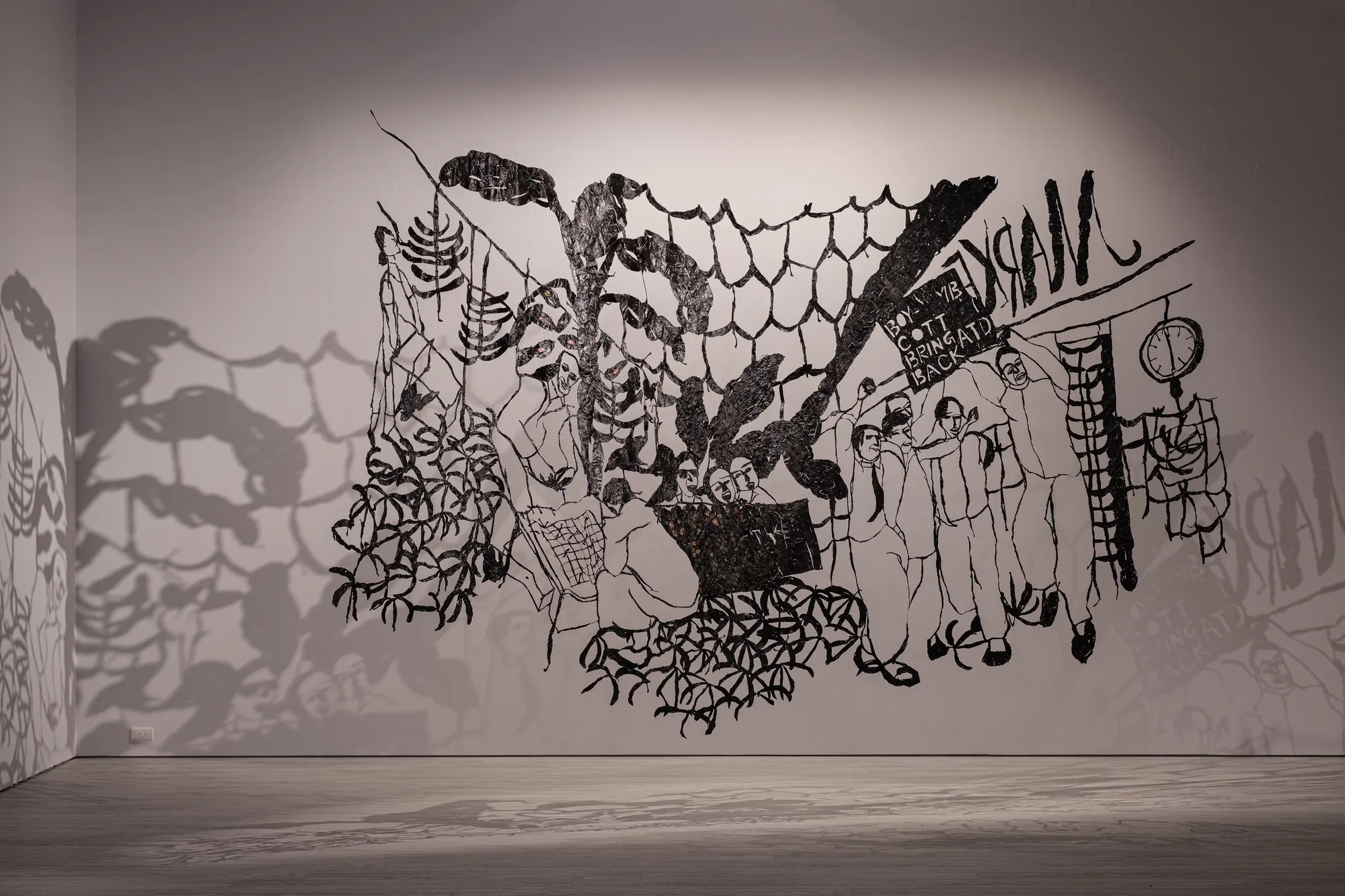 「⿊ · ⾦ · ⽩ 」羅懿君個展