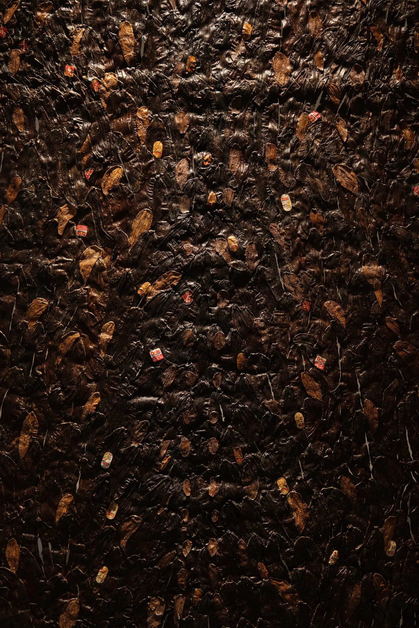 「⿊ · ⾦ · ⽩ 」羅懿君個展