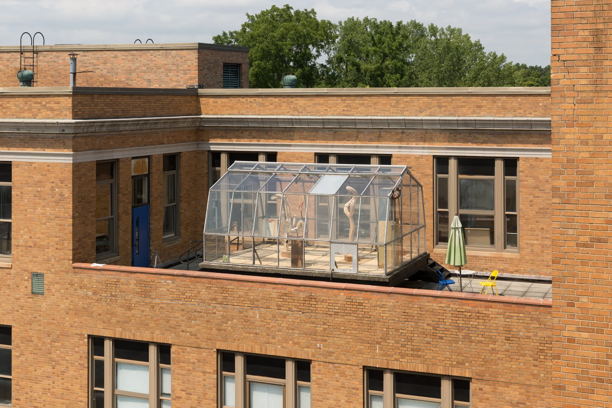 Some Things Never Grow Back: Raul de Lara in the Glass House