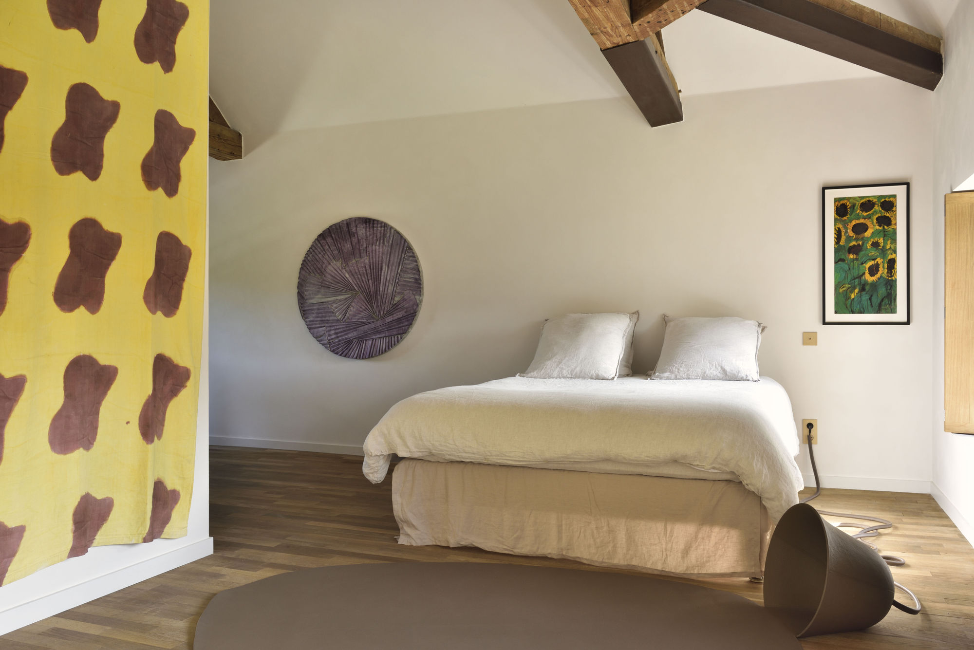 La Chambre Flower Power, 2&egrave;me &eacute;tage du Ch&acirc;teau de La R&eacute;sidence I Le Tremblay, &copy; Photo : Rebecca Fanuele.