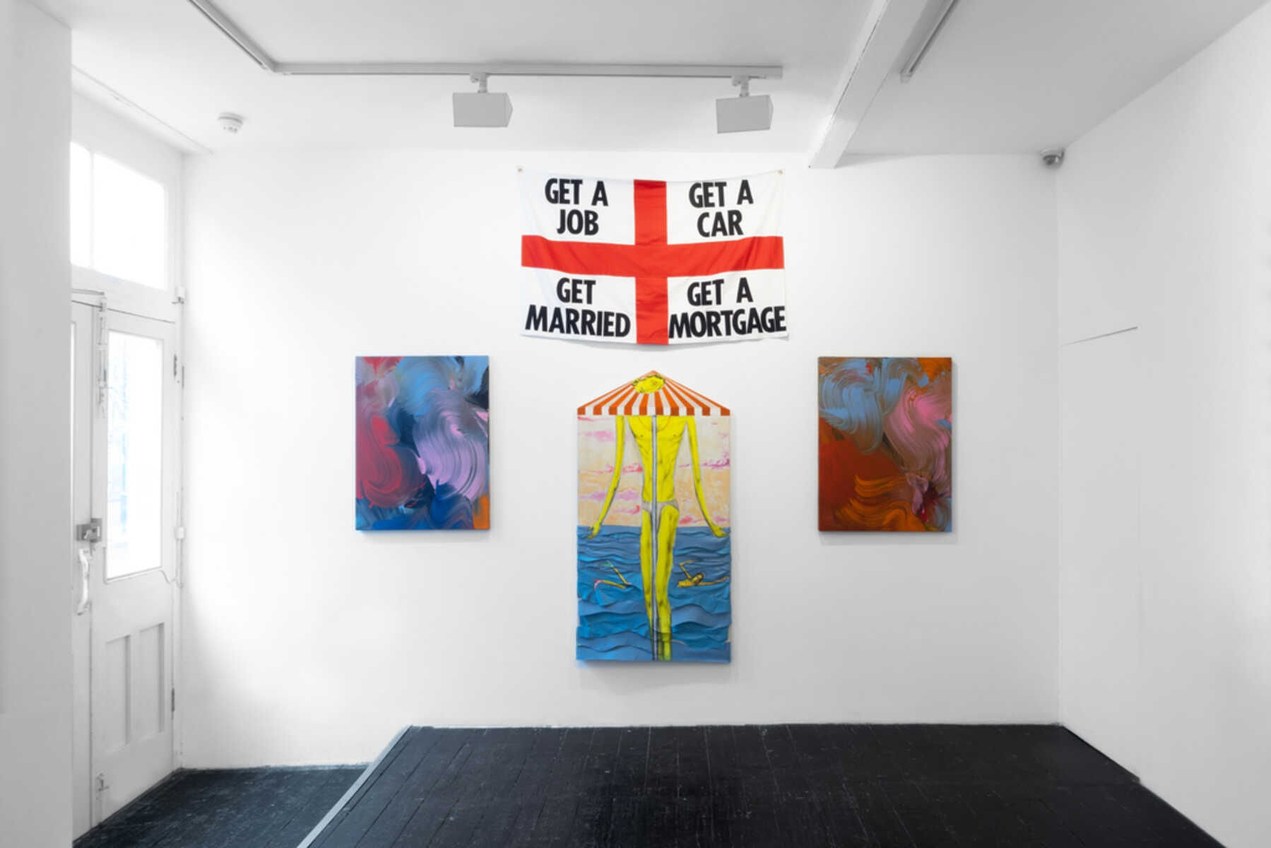 [LONDON] HOLDING HANDS