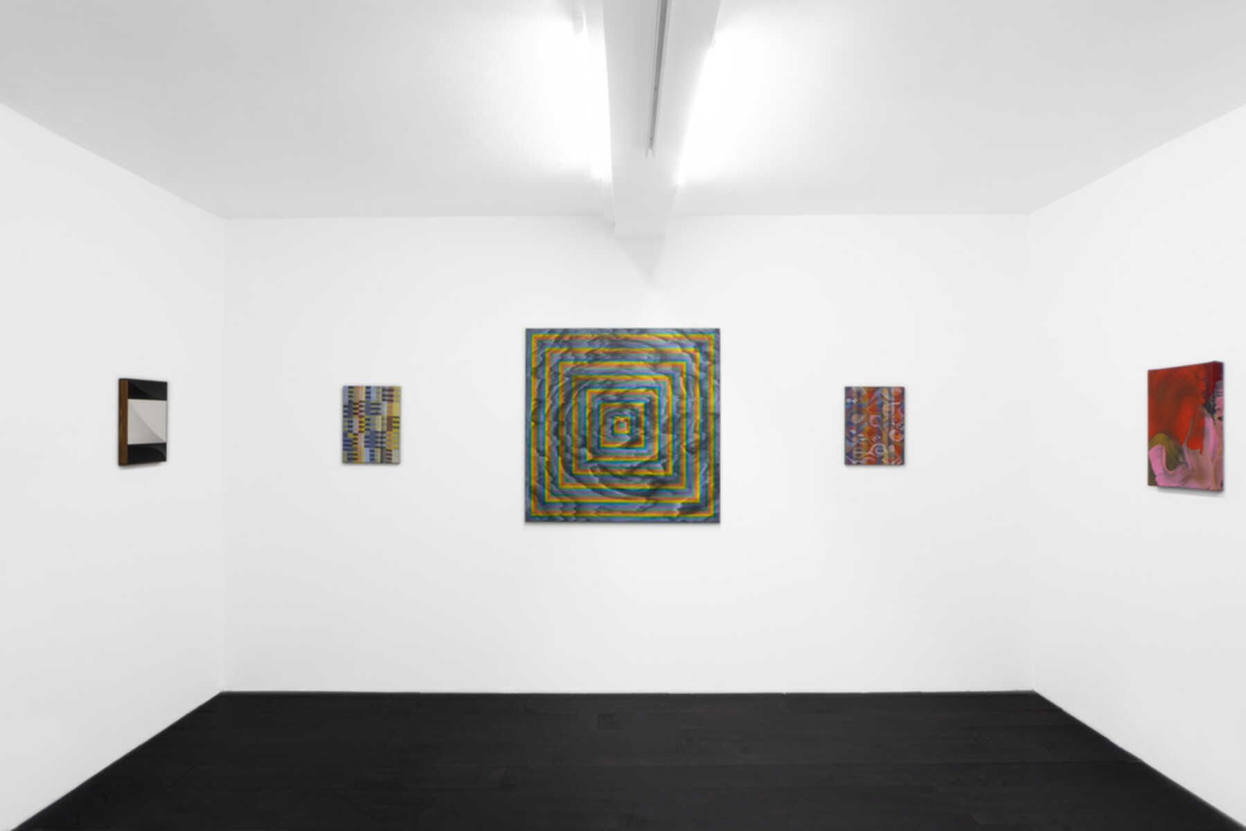 [LONDON] HOLDING HANDS