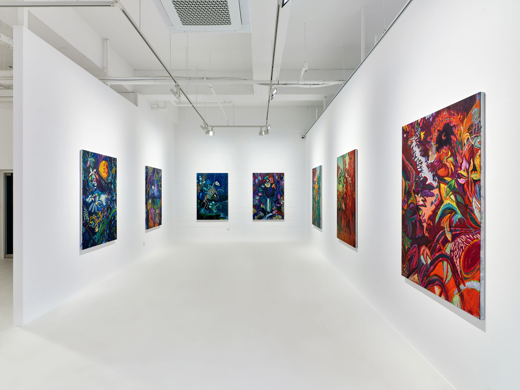 Roverano: House by the River in the Middle of the Jungle