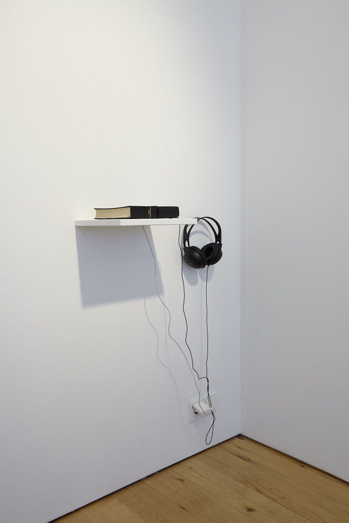 Aqua Maria, 2018 einrása víeó / single channel video 5:20 mínútur / 5:20 minutes