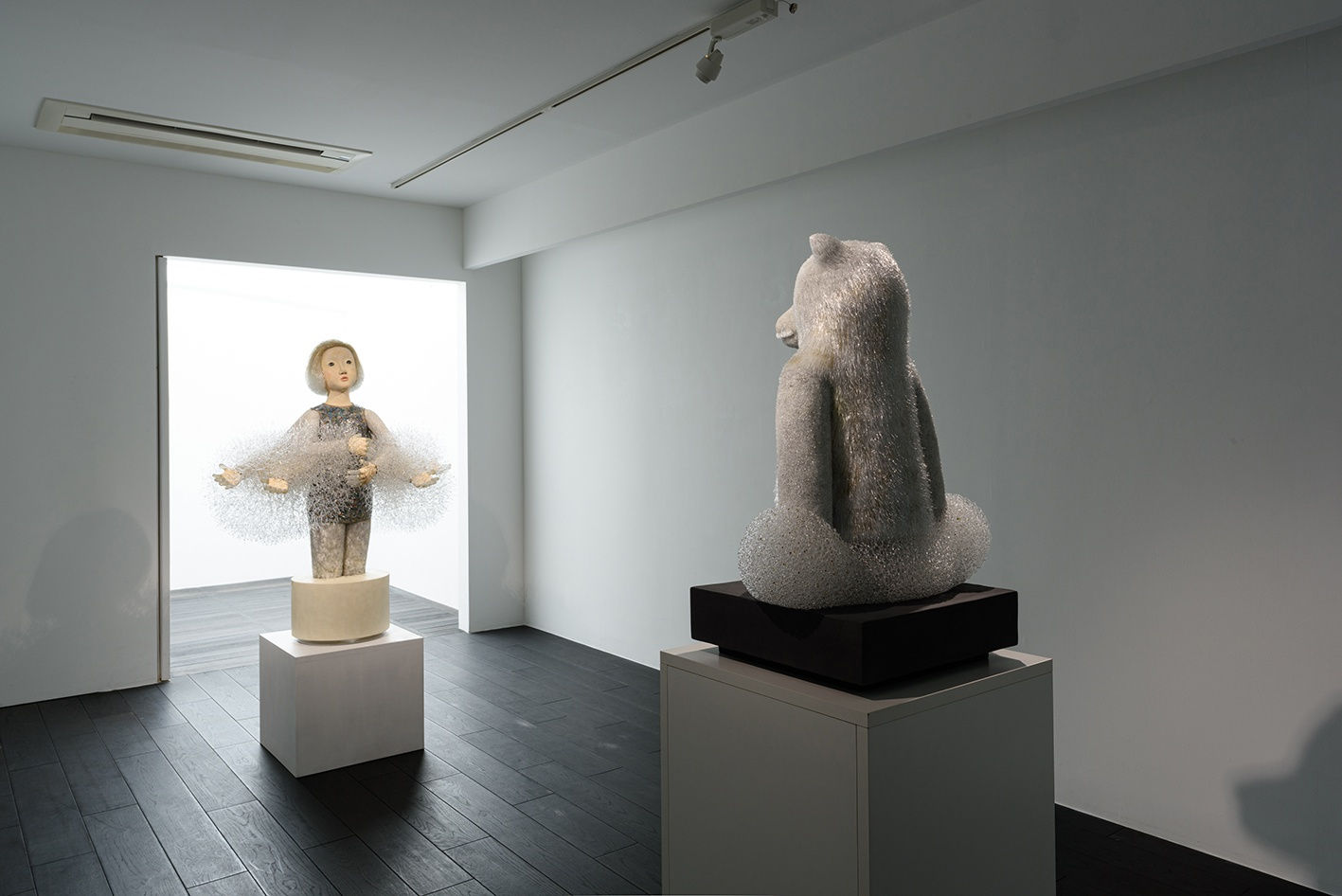 菅野 有紀子: 「撫でる、抱き寄せる、リードを持つ」