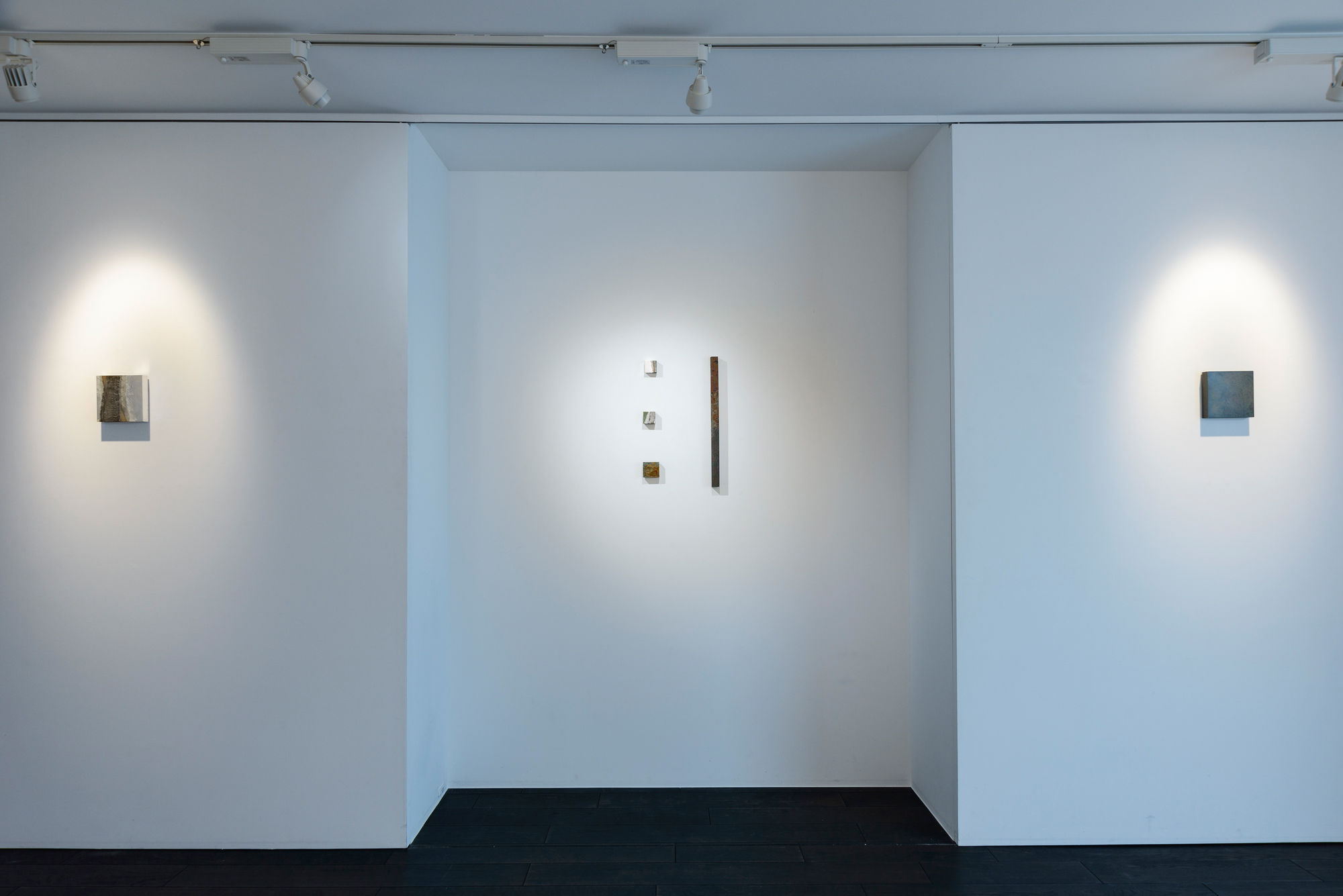 金属の平面表現：畠山 耕治、留守 玲 、水代 達史、上田 剛