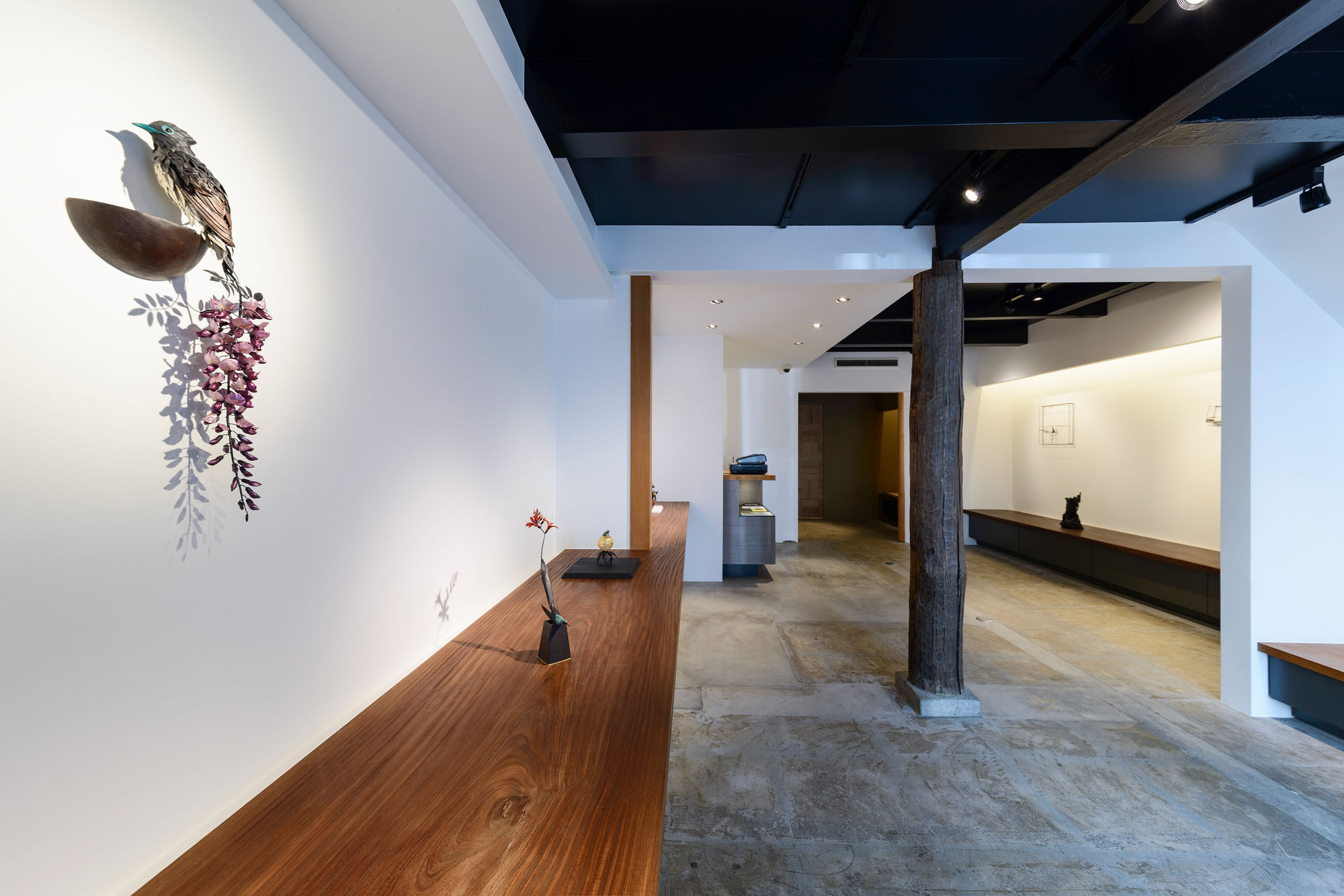 金属の平面表現：畠山 耕治、留守 玲 、水代 達史、上田 剛