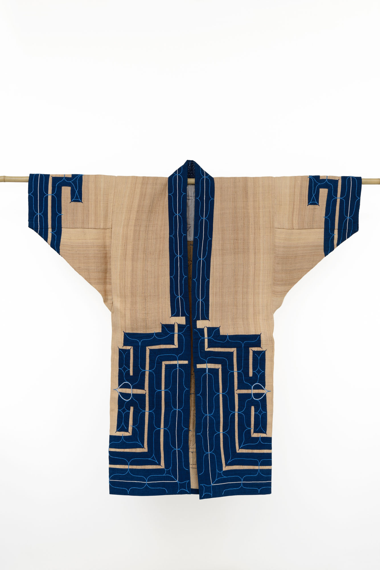 アイヌ アットゥシ/ Ainu attush H129 × W128 × D1 cm