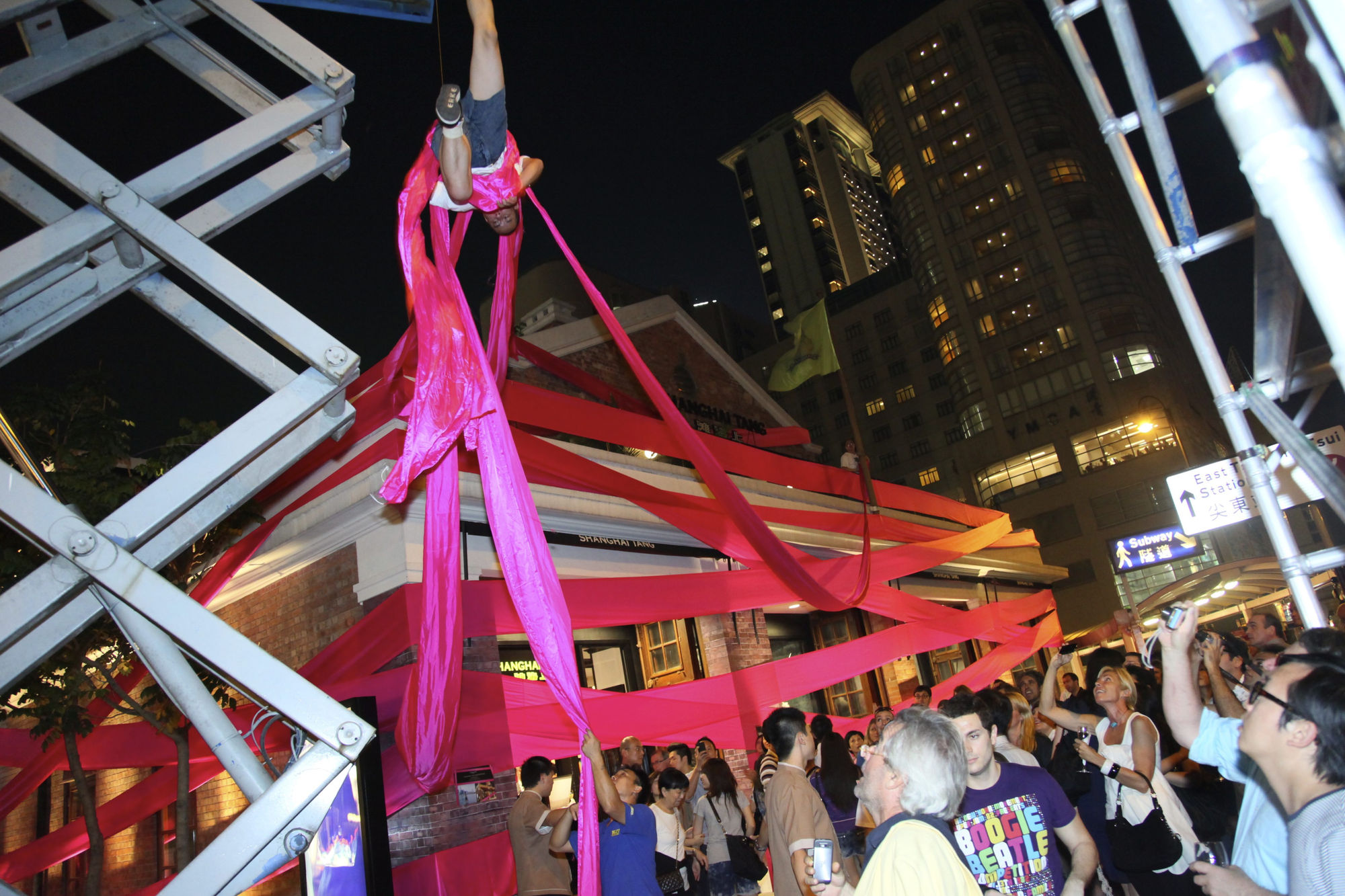 Li Wei Performance "Take Away" at Shanghai Tang