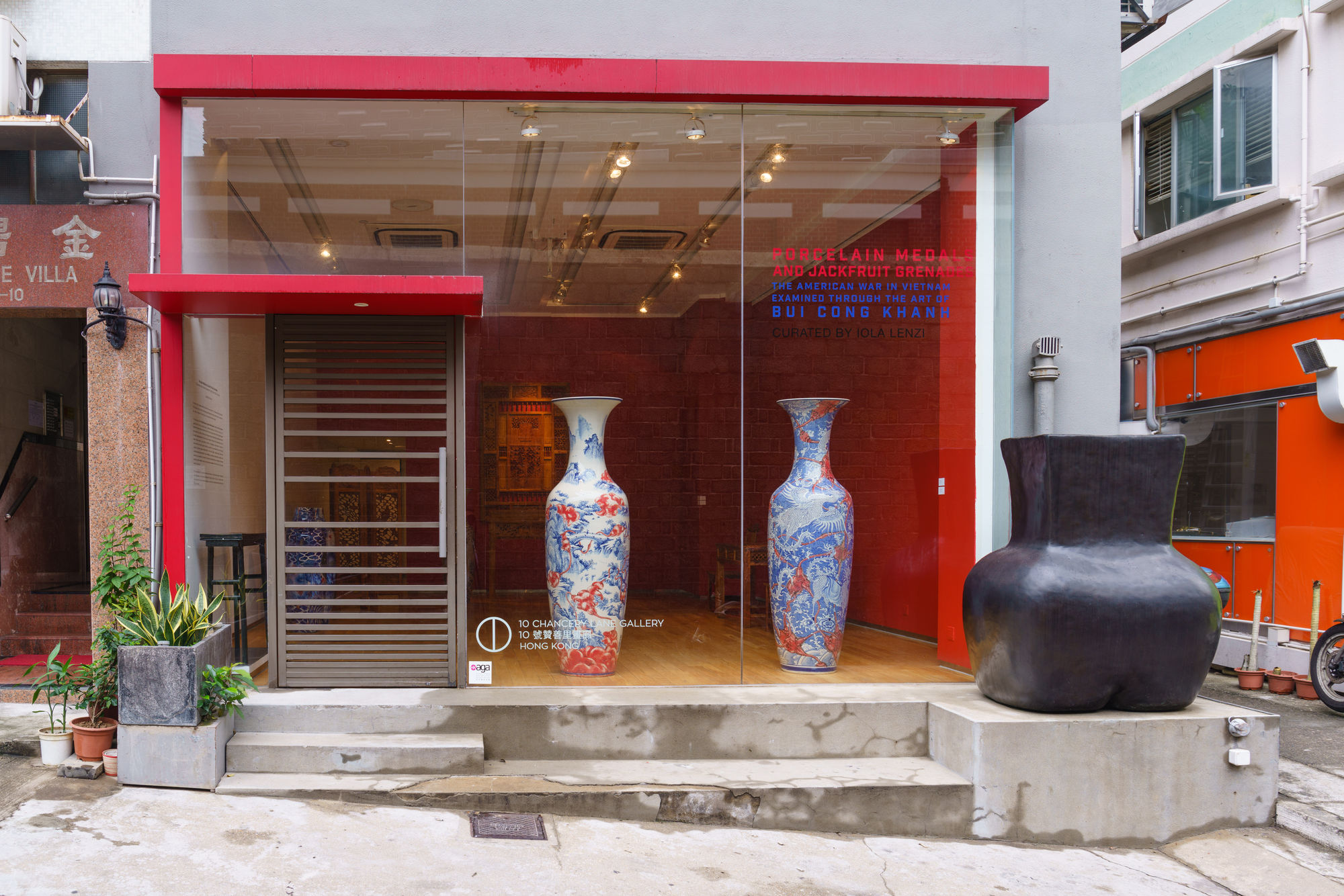 Porcelain Medals and Jackfruit Grenades – The American War in Vietnam examined through the art of Bui Cong Khanh