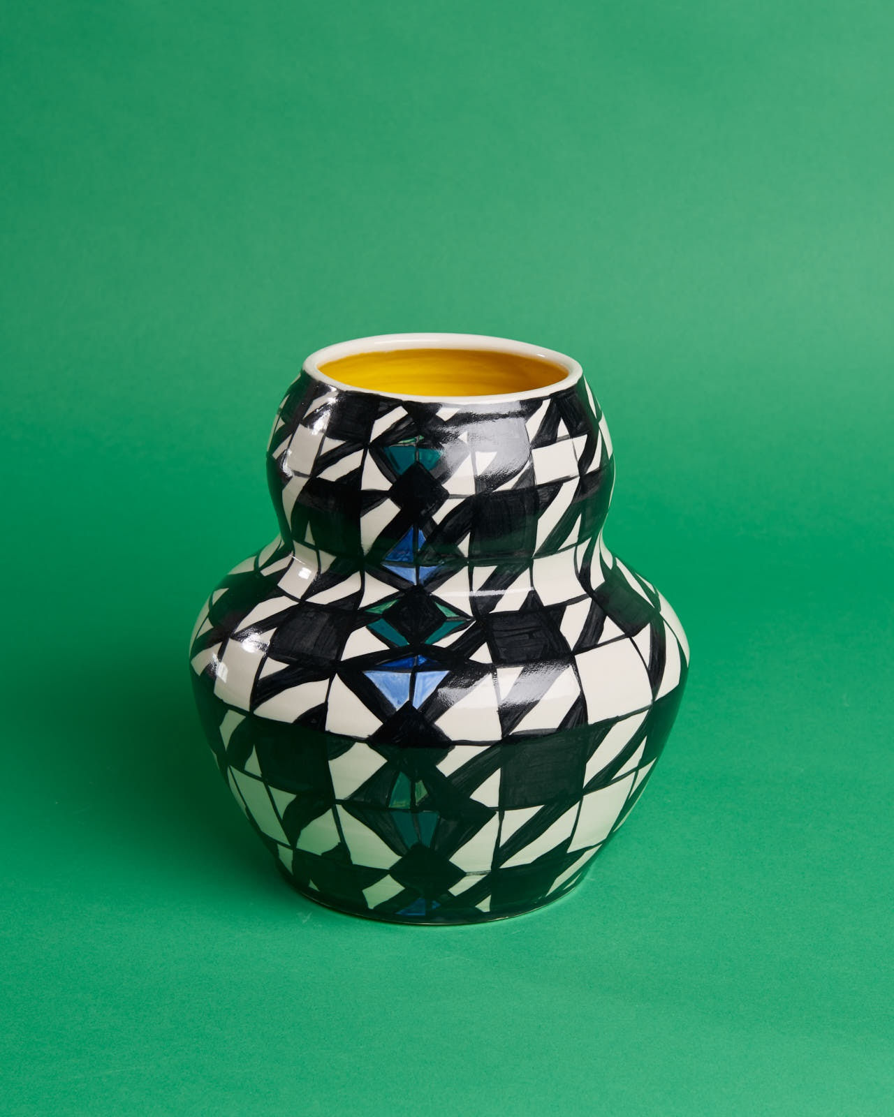 Anna Valdez, Houndstooth Vase, 2020