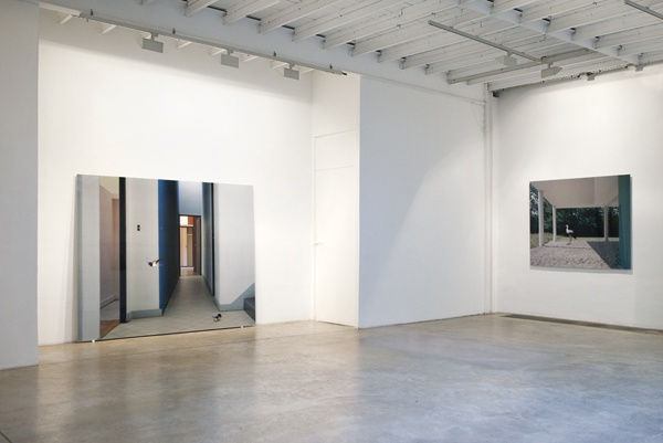 KAREN KNORR | TRANSMIGRATIONS : INDIA SONG ET VILLA SAVOYE