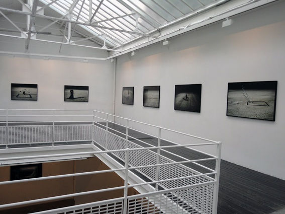 Corinne Mercadier I Devant un champ obscur