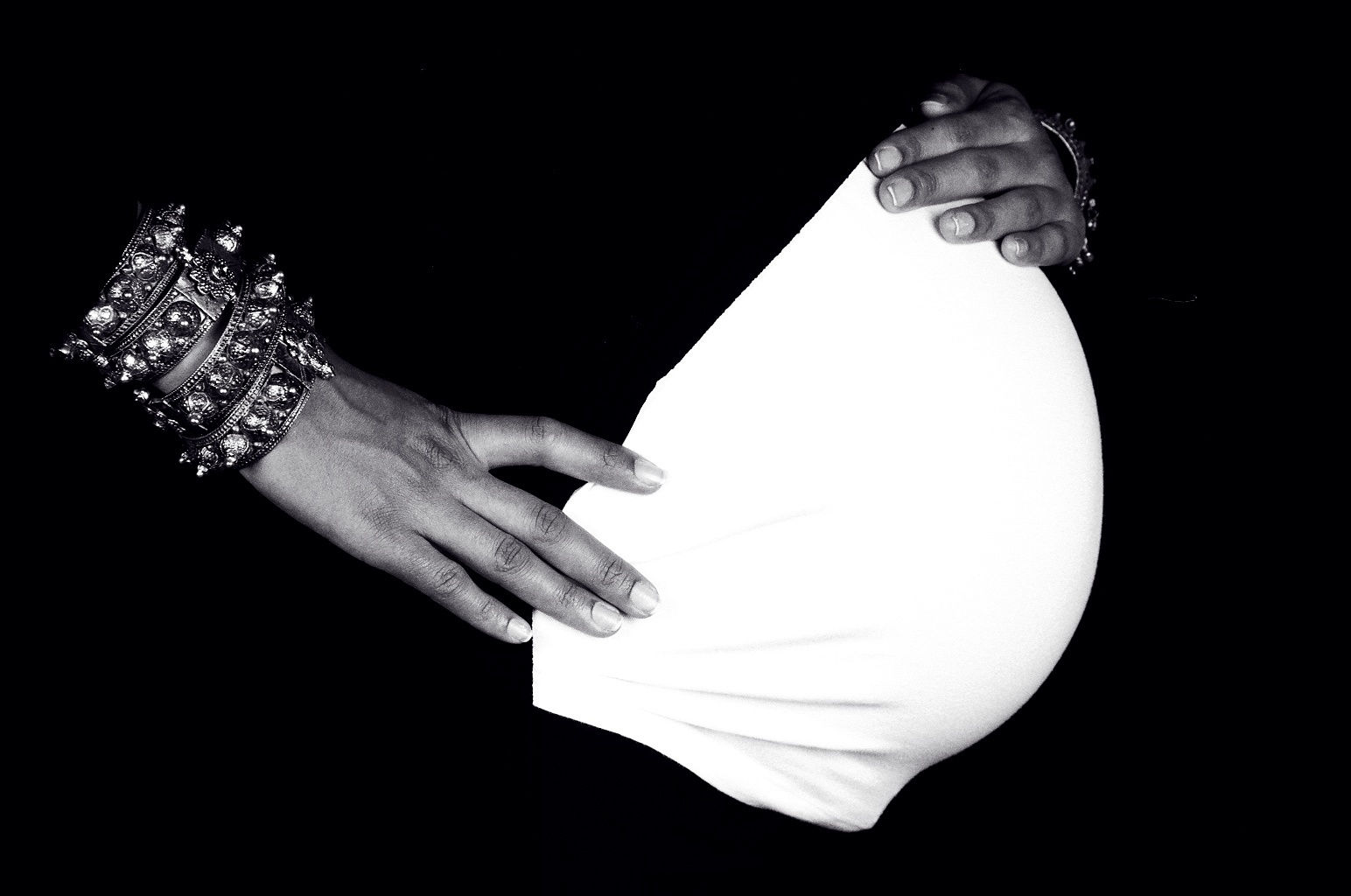 I AM A MOTHER | انا ام 2005 SILVER GELATIN PRINT | مطبوعة جيلاتن فضية 40 X 50 CM EDITIONS 10 + AP