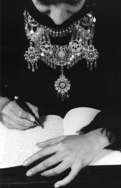 I AM A WRITER | انا كاتبة 2005 SILVER GELATIN PRINT | مصبوعة جيلاتن فضية 50 X 40 CM EDITIONS 10 + AP