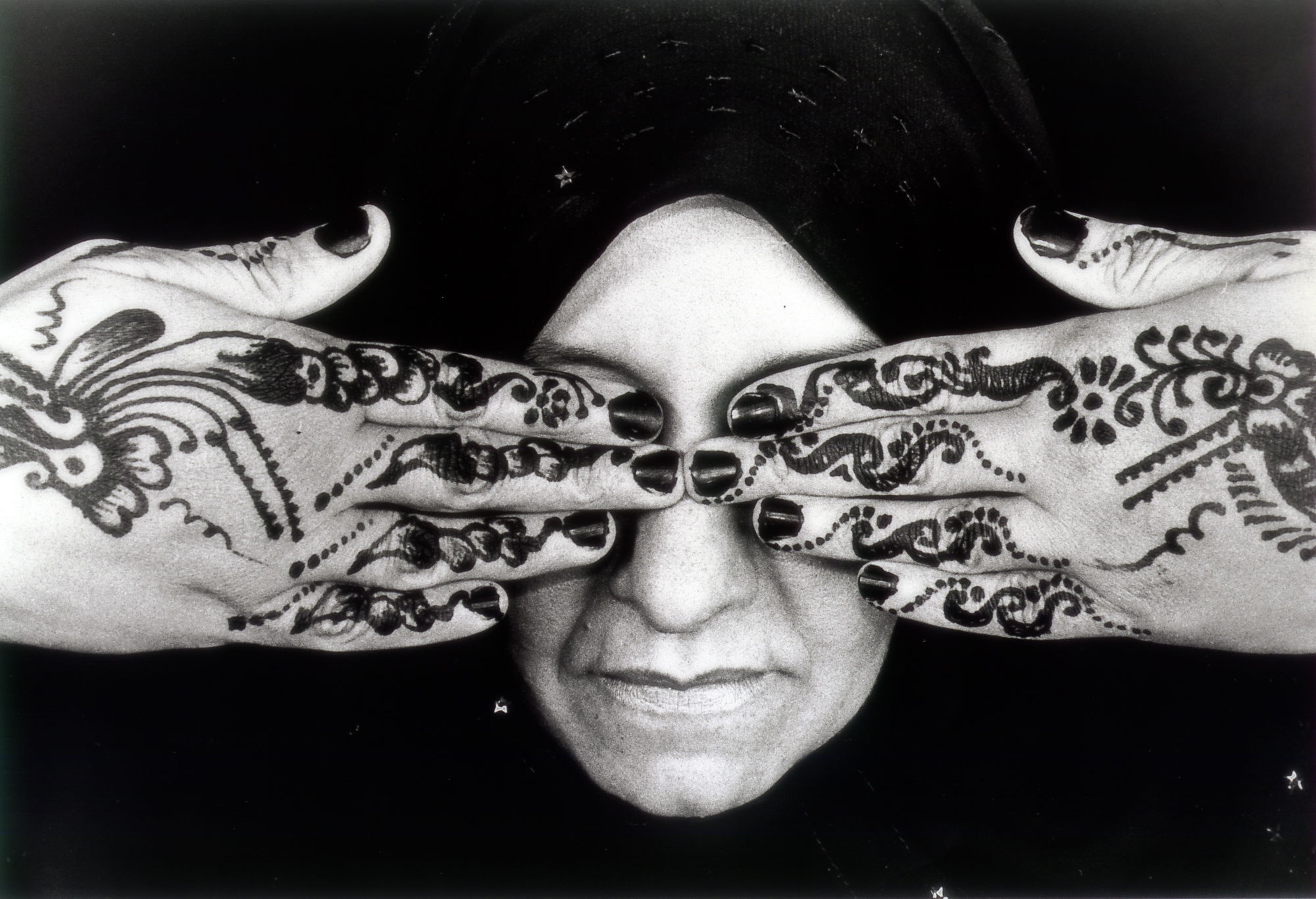 BLINDED BY TRADITION | عادات لا تبصر 2007 SILVER GELATIN PRINT | مطبوعة جيلاتن فضية EDITIONS 10 + AP 40 X 50 CM
