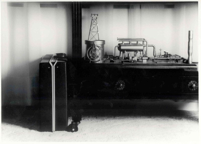 THE BRIEF CASE | الشنطه 2012 SILVER GELATIN PRINT SIZES: 25 X 35 CM. EDITIONS 3 + AP | مطبوعة جيلاتين فضي