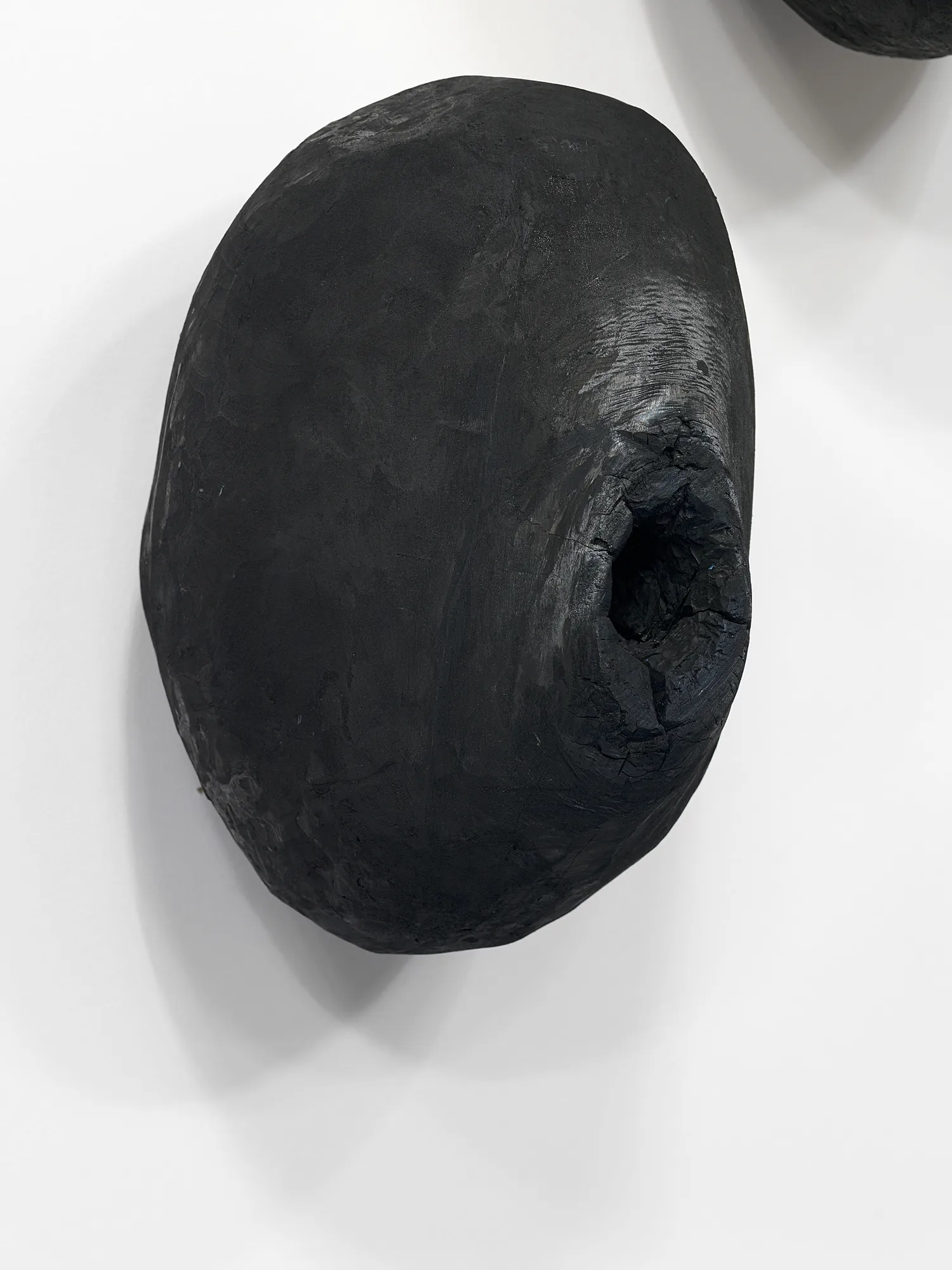 Lee Bae Nid d’oiseau 3, 1999 Charcoal D.30 cm 25,000 USD