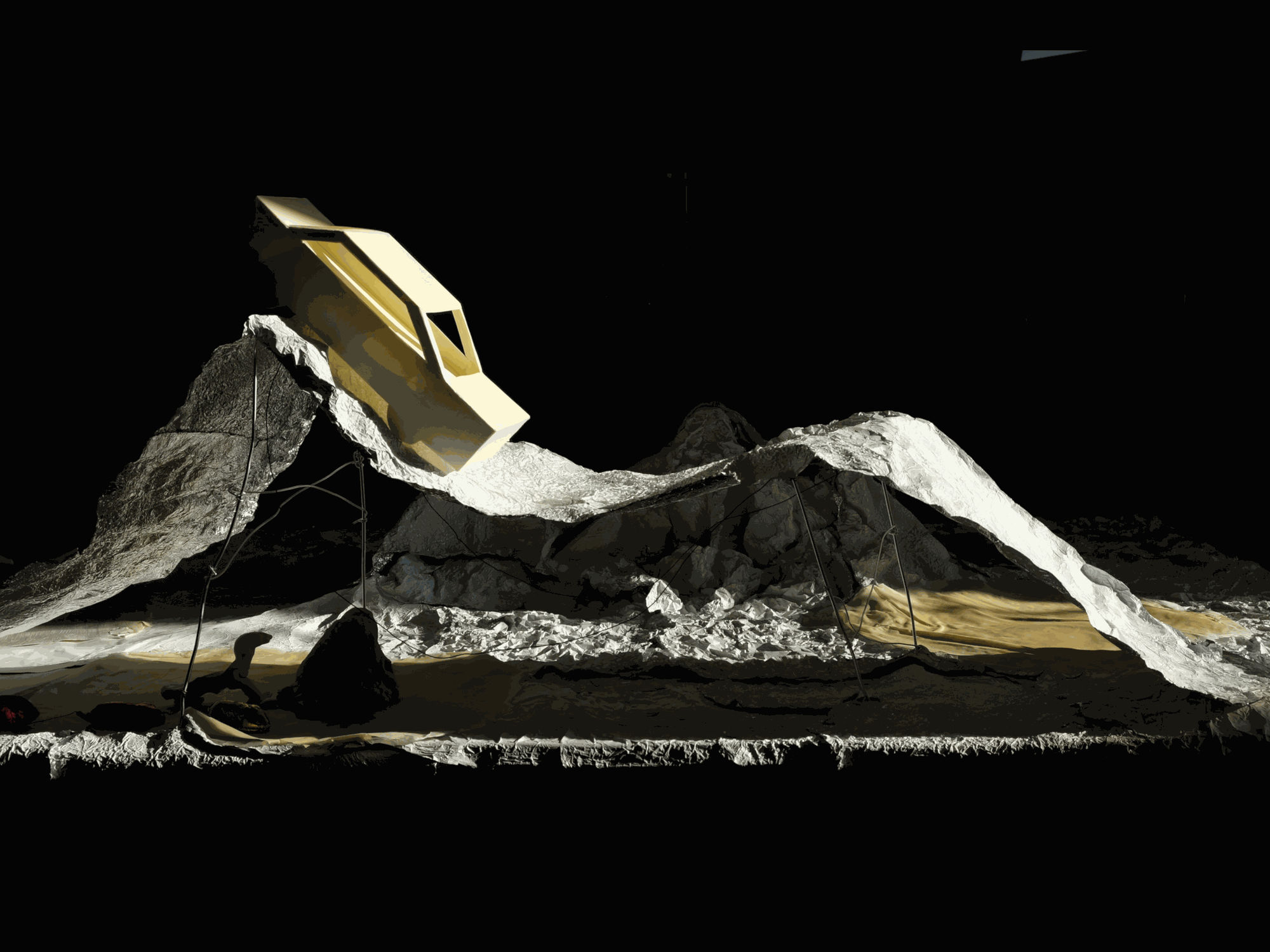 에쎄의 우울 ESSE's Spleen, 스톱모션, 사진, 사운드. 11분 50초, 2023_still cuts