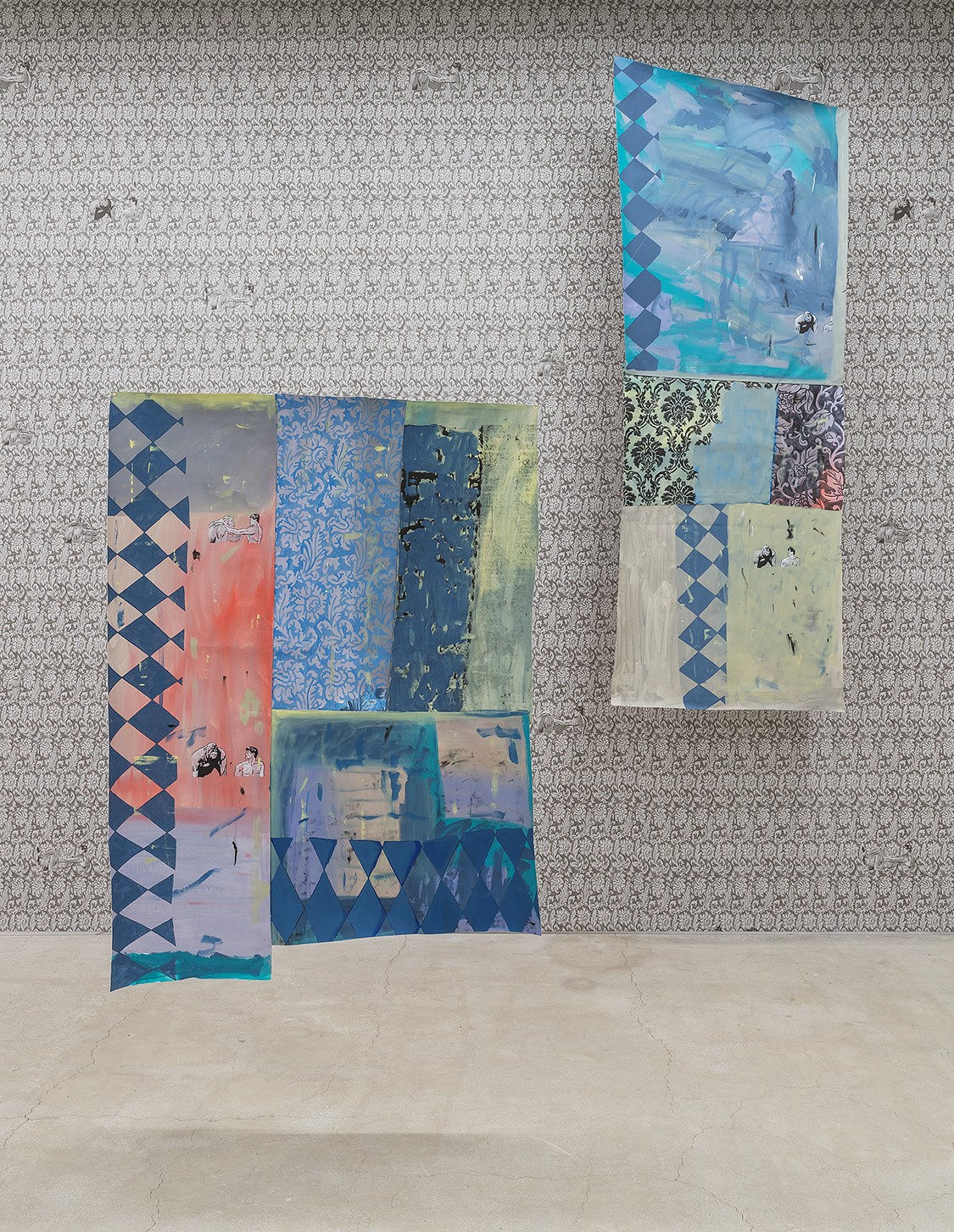 우정수 Jeongsu Woo The Snark I, Acrylic and ink on canvas, 141.5 x 108cm, 2020(left) The Snark lll, Acrylic and ink on canvas, 228 x 82cm, 2020(right) Classic Pattern with Tarzan (In The Snark), Wallpaper, Dimensions Variable, 2020(wall) &copy; Jeongsu Woo