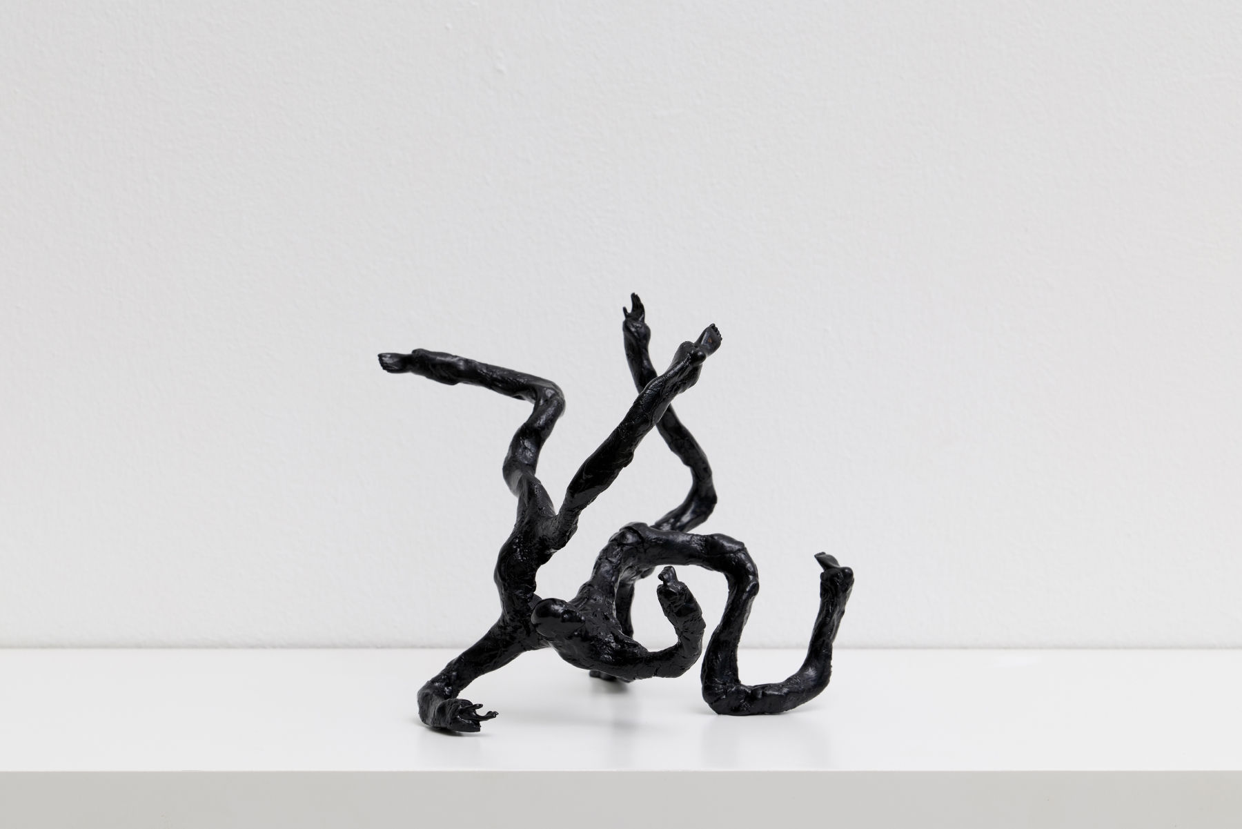 댄서 Dancer, 플라스틱 피규어와 지지대, 수지 점토, 알루미늄 철사, 프라이머 plastic figures and stands, air-dry resin clay, aluminum wire, primer, 15.2 x 16.3 x 15.3 cm, 2026