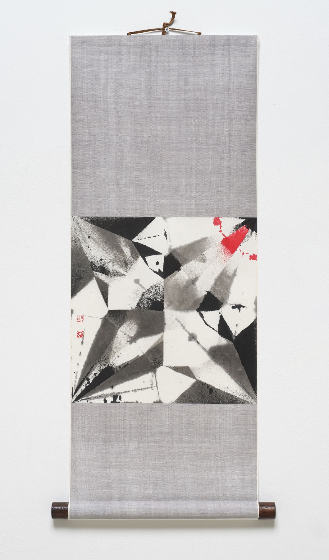 학 Crane, 종이에 수묵담채, 족자 ink and light color on paper, hanging scroll, 34.5 x 34.5 cm (overall 89 x 34.7 cm), 2025