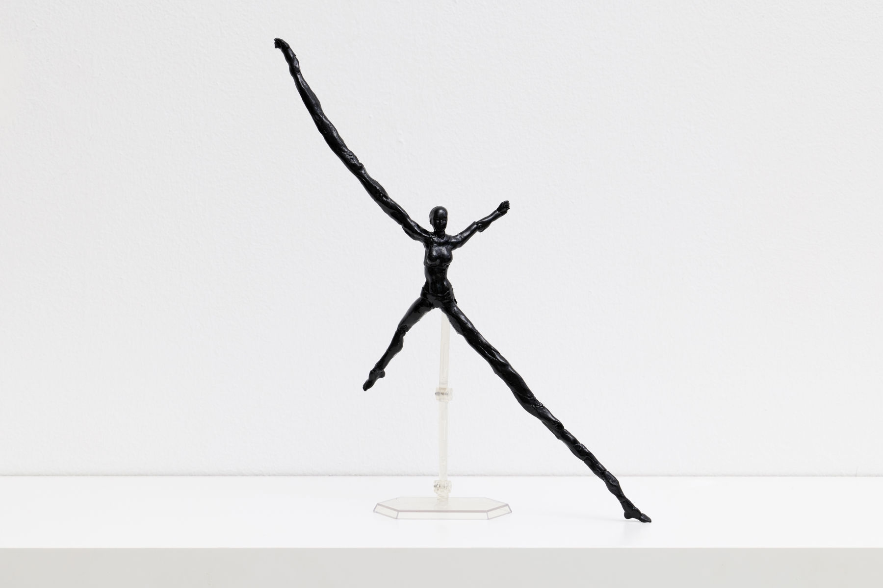 댄서 Dancer, 플라스틱 피규어와 지지대, 수지 점토, 알루미늄 철사, 프라이머 plastic figures and stands, air-dry resin clay, aluminum wire, primer, 30.9 x 22.9 x 6.5 cm, 2025