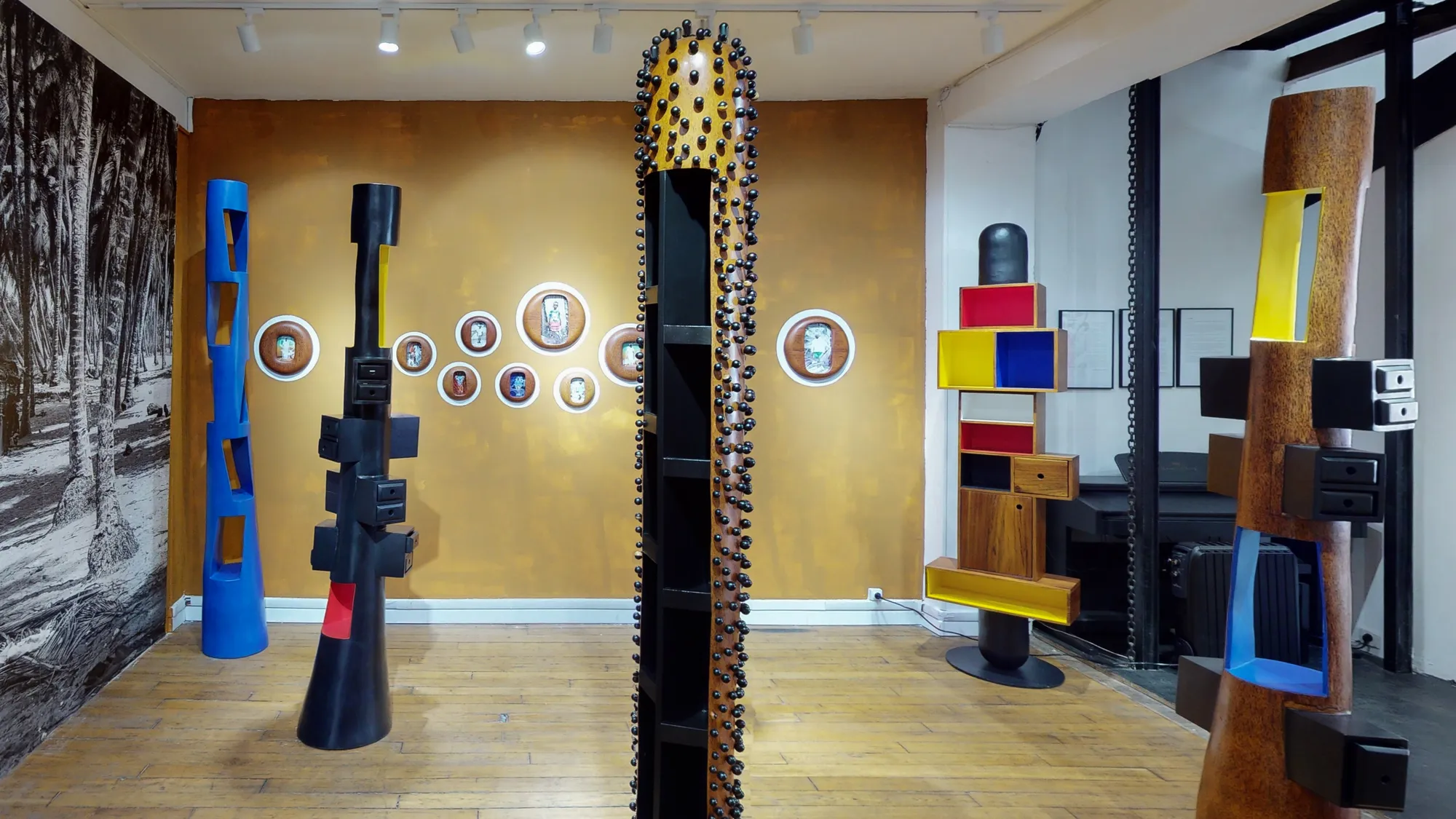 Jean Servais Somian ; view of the exhibition "Babi est Doux". Photo ©Ussi'n.