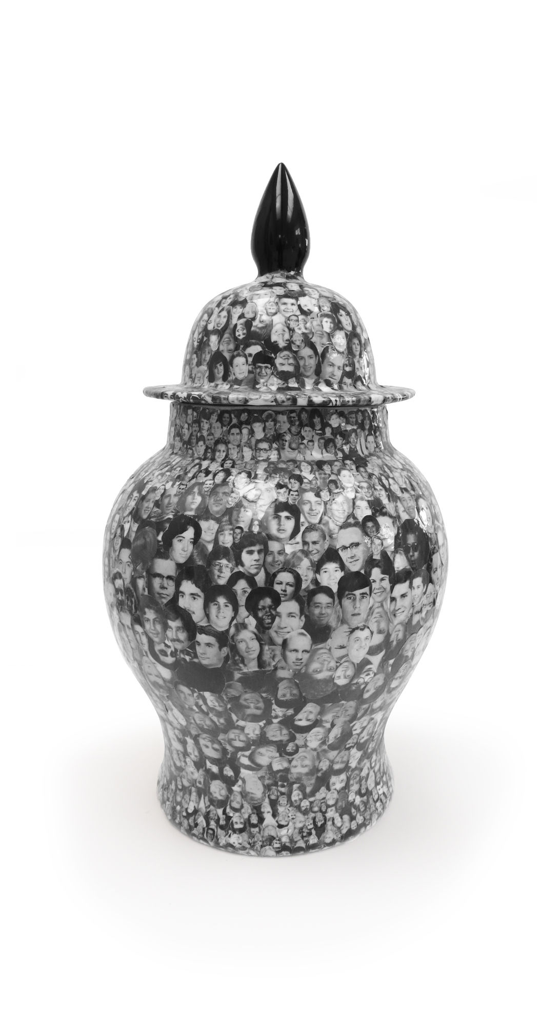 © Josef Heidecker, a unique urn from the 'Yearbook' series, 2009