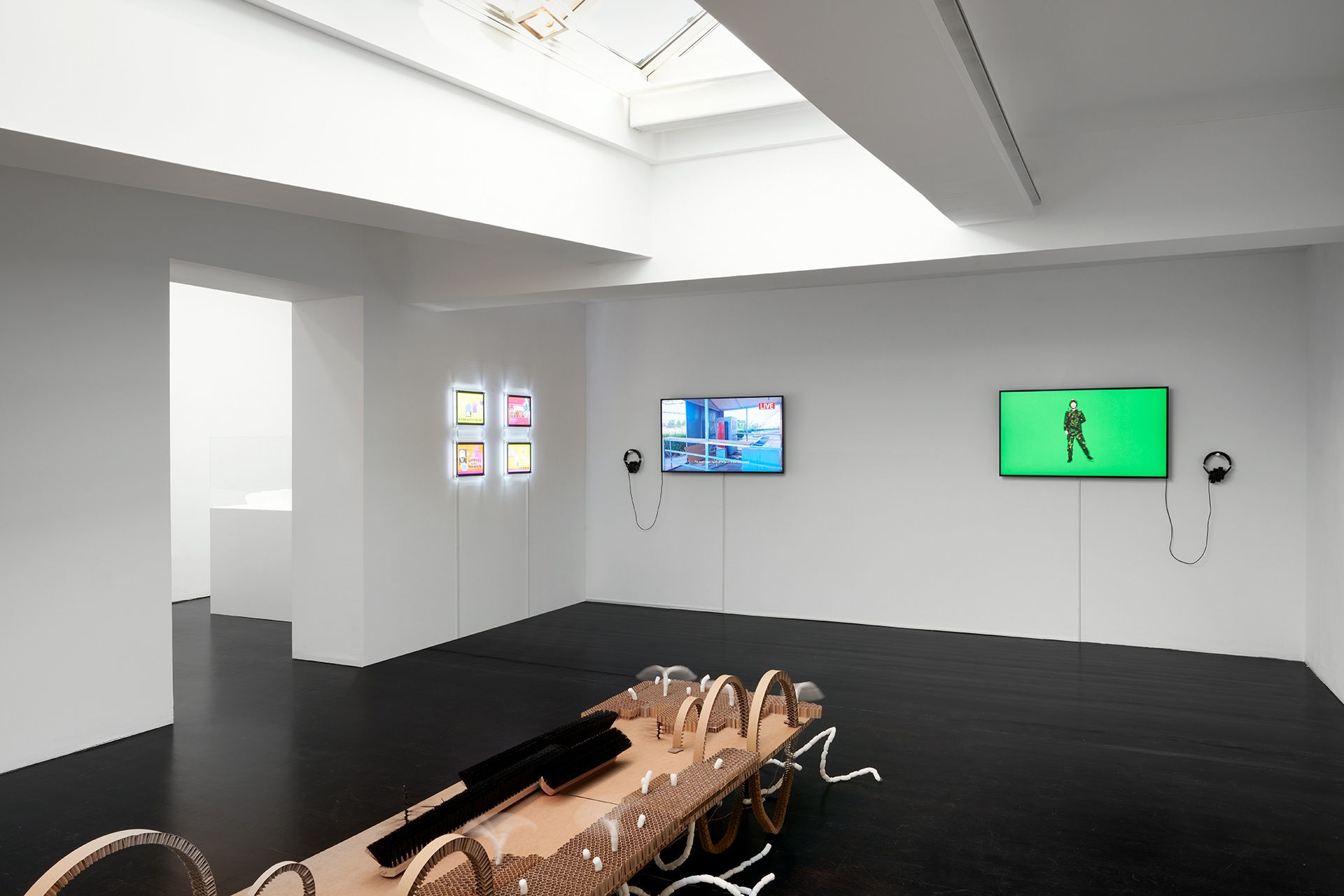 [COLOGNE] SHIFTING MOMENTS