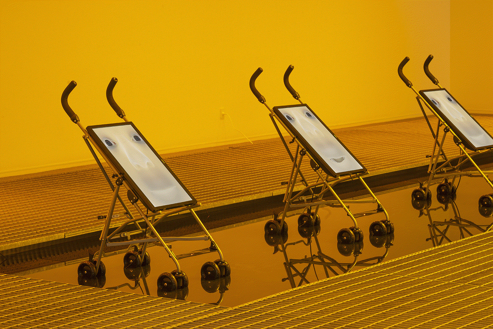 Stine Deja, Dawn Chorus, 2021. Installation view from "Dawn Chorus" at Vestjyllands Kunstpavillon, Videbæk.