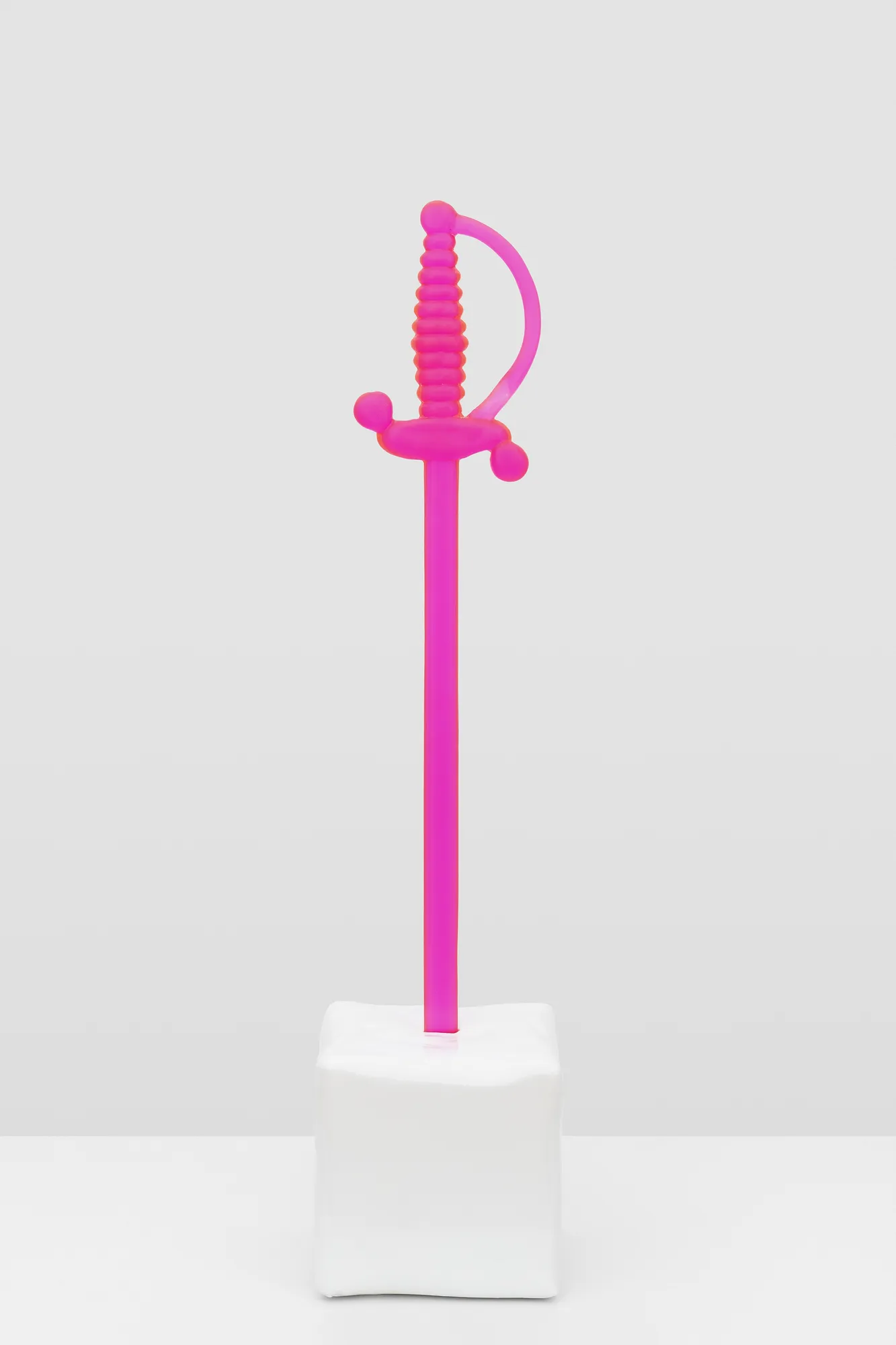 Léo Luccioni Excalibur, 2019 Epoxy resin, pigments, polyester resin, acrylic 118 x 26 x 26 cm. 46 x 10 x 10 in.