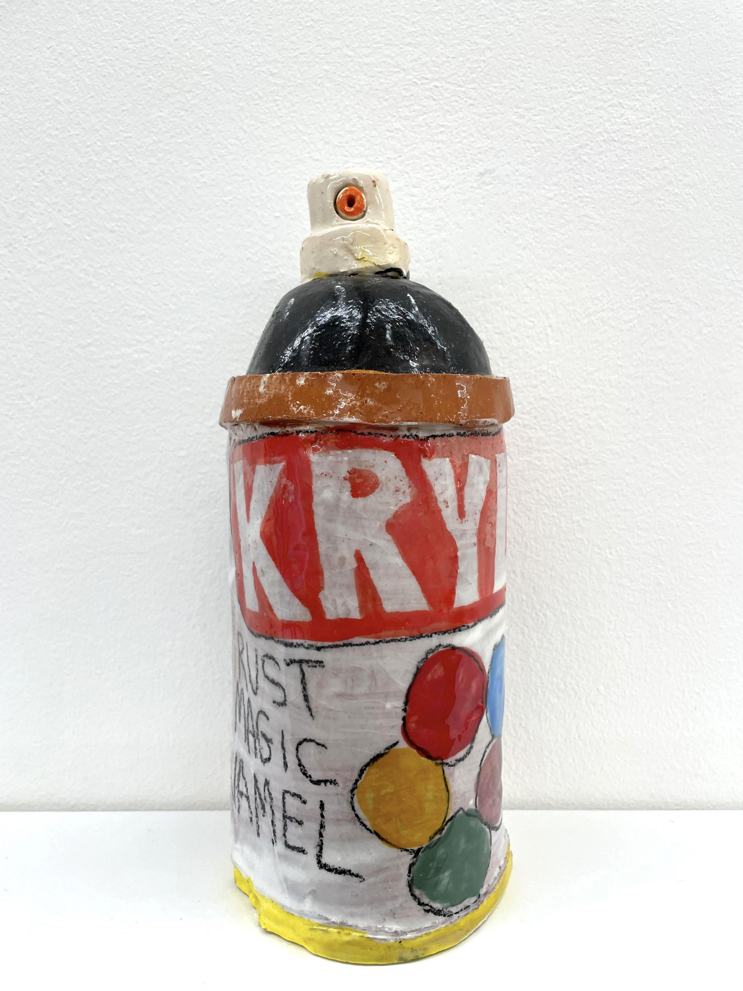 BOMBE DE PEINTURE EN CÉRAMIQUE CERAMIC SPRAY-PAINT CAN céramique émaillée / glazed ceramic dimensions : 23 x 8 cm année / year : 2023 prix / price : 380 €