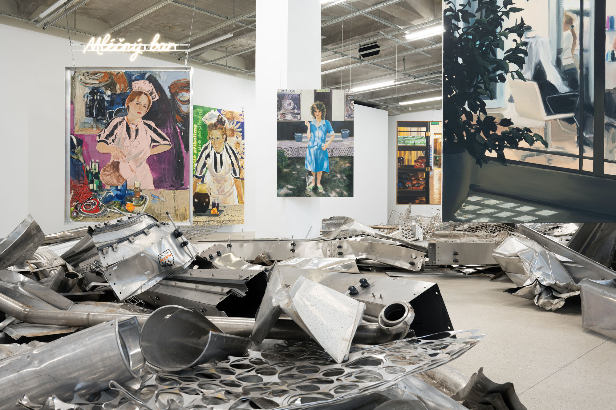 Adéla Janská, Paulina Olowska, Caroline Walker: Za Pultem (Behind the Counter), Telegraph, Olomouc