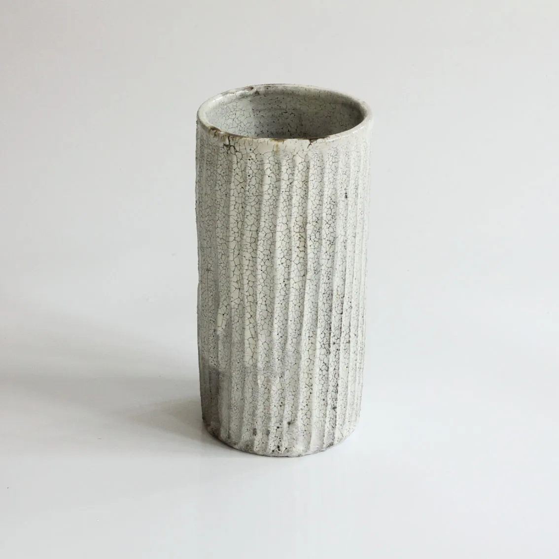 Akiko Hirai, 101. Kohiki Vase with Wood Ash Fluted