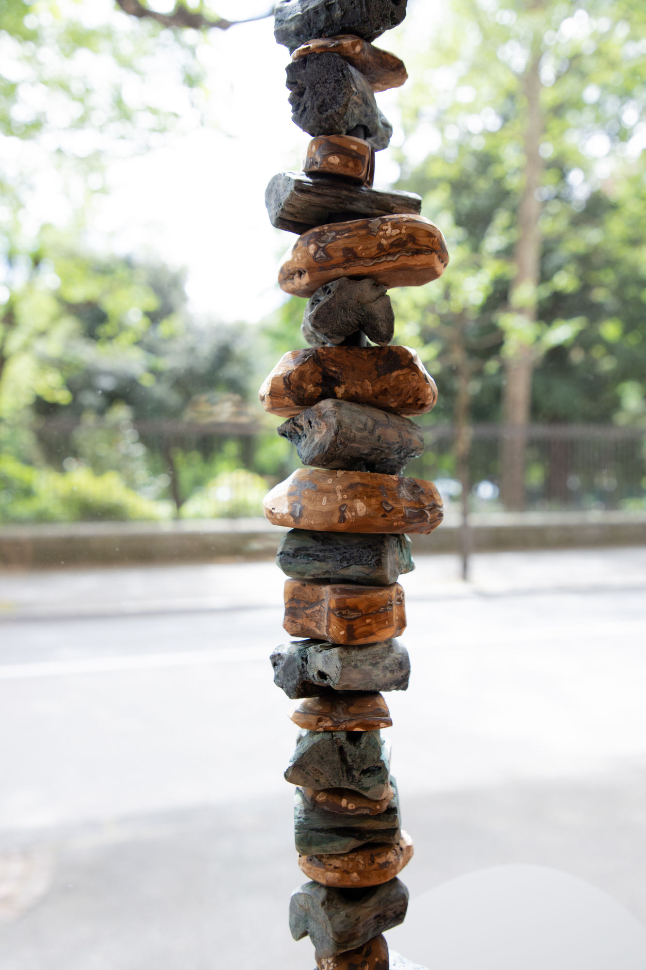 Sandro Pianetti, Colonna verde, 2025 Stabilised birch wood, chlorociboria aeruginosa fungus, fomitopsis betulina fungus, 252,5 x 10 x 10 cm