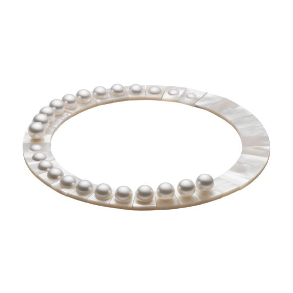 Melanie Georgacopoulos, Nacre