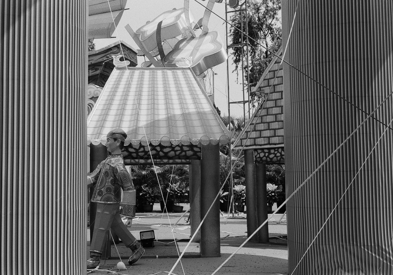 Untitled, Hong Kong, 2012 Archival Pigment Print on Hahnemuhle Photo Rag, 17x21" Edition of Three