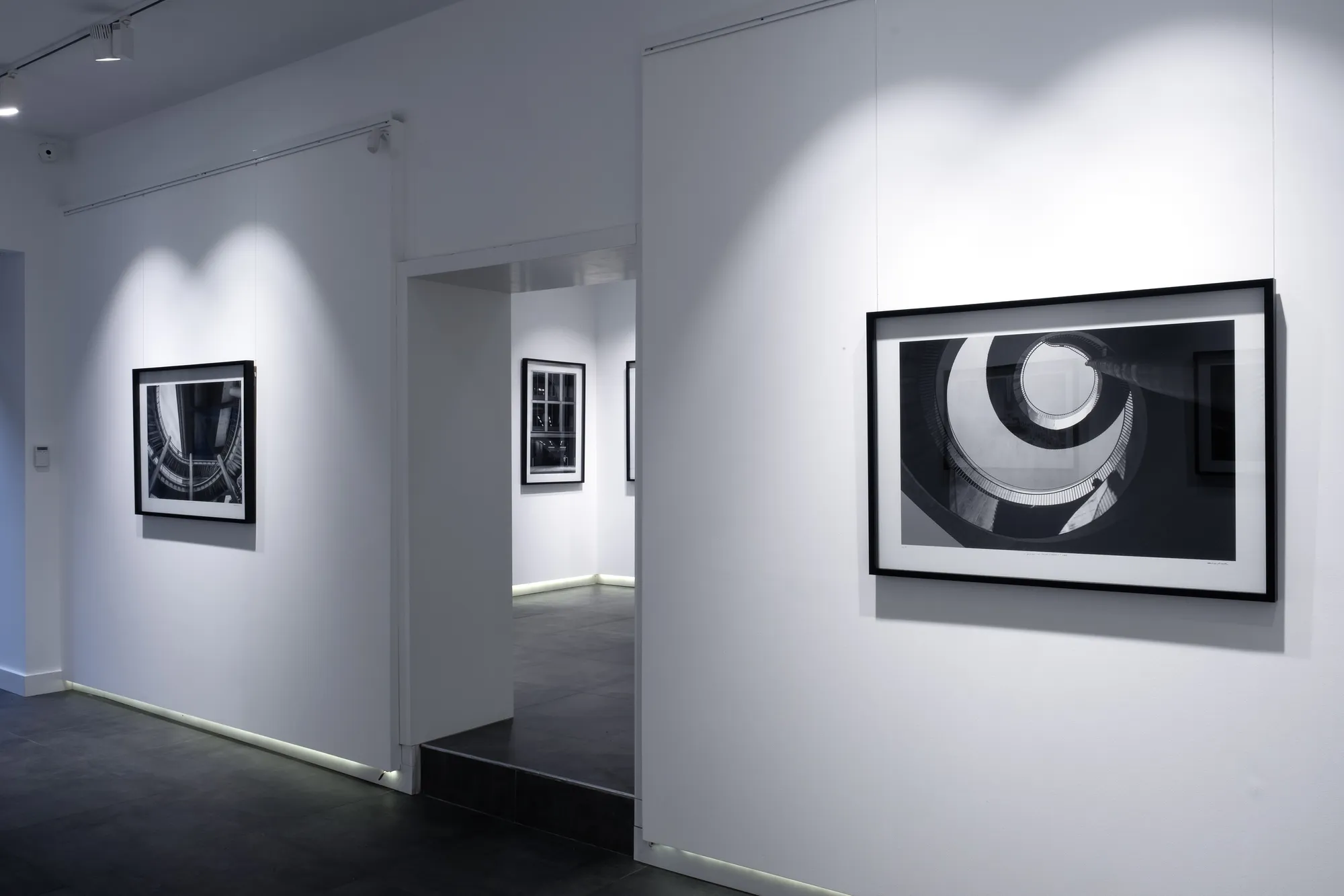 Metropolis Chronicles: Capturing Urban Architecture and Humanity