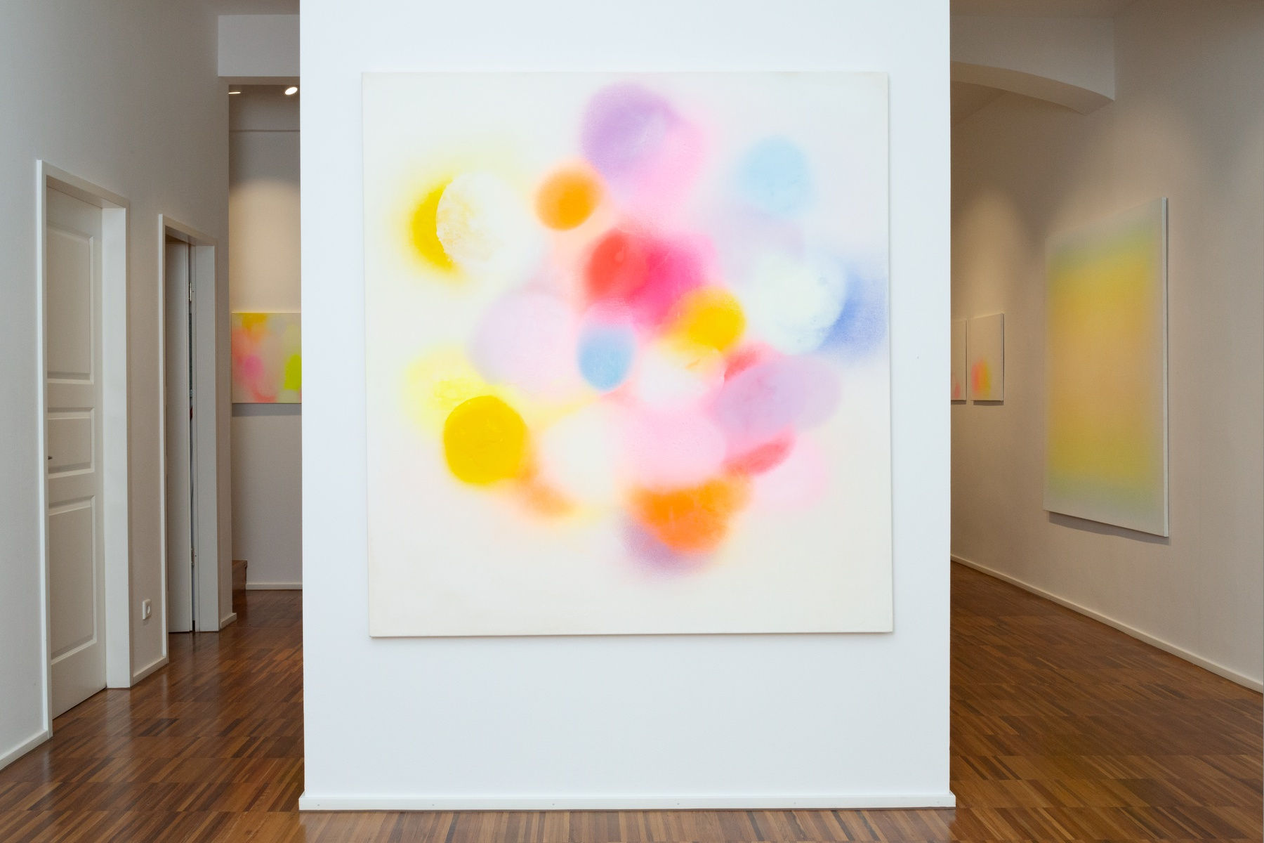 Mit jedem Schritt vom Dunklen her mein Kleid sich blühend weitet Margit Hartnagel