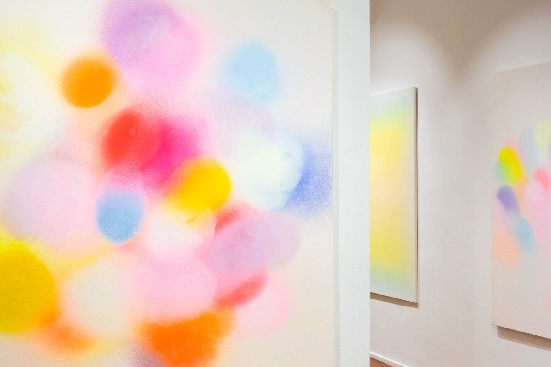 Mit jedem Schritt vom Dunklen her mein Kleid sich blühend weitet Margit Hartnagel