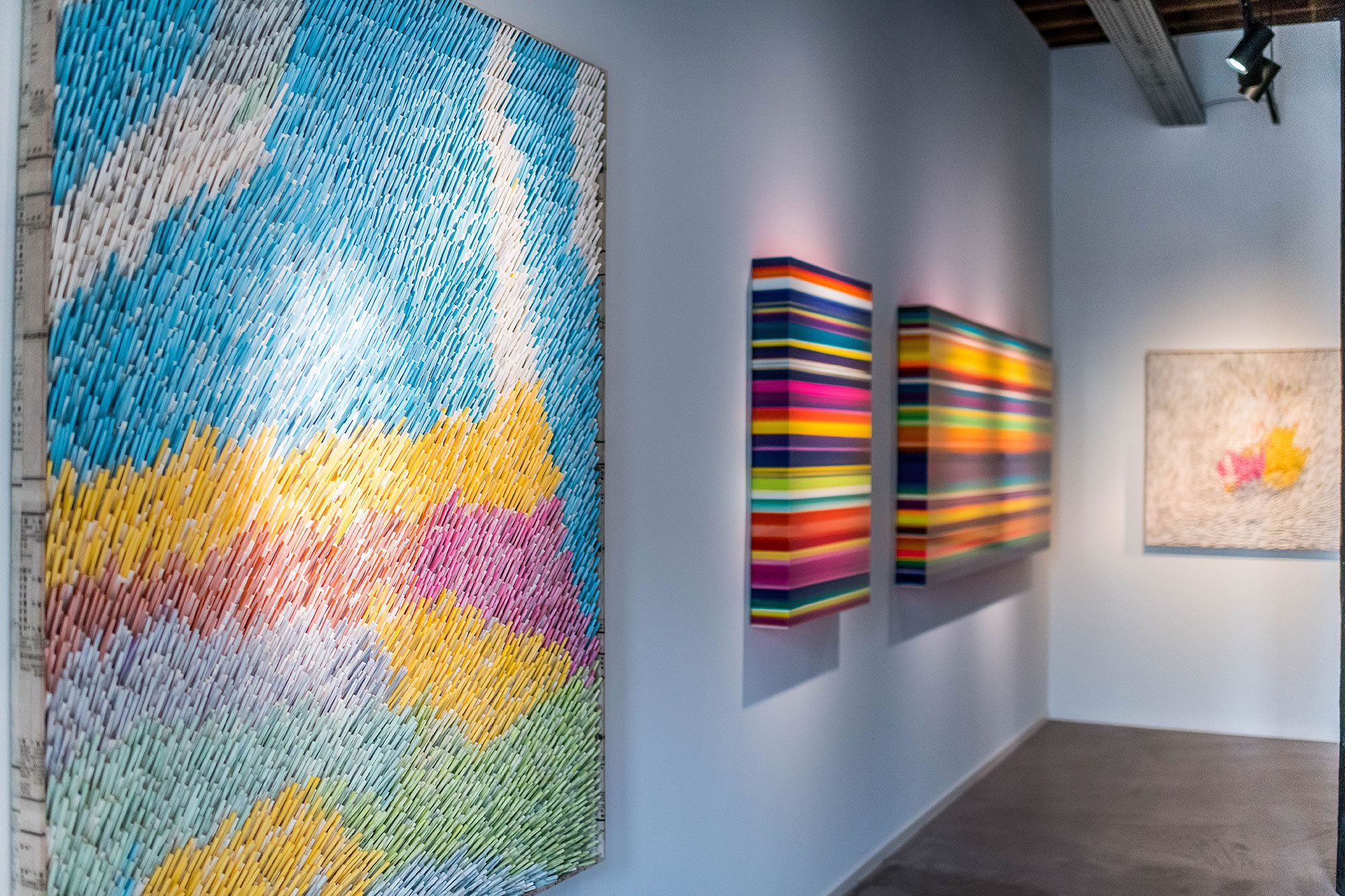 MIXED ARTISTS: IN FULL COLOR