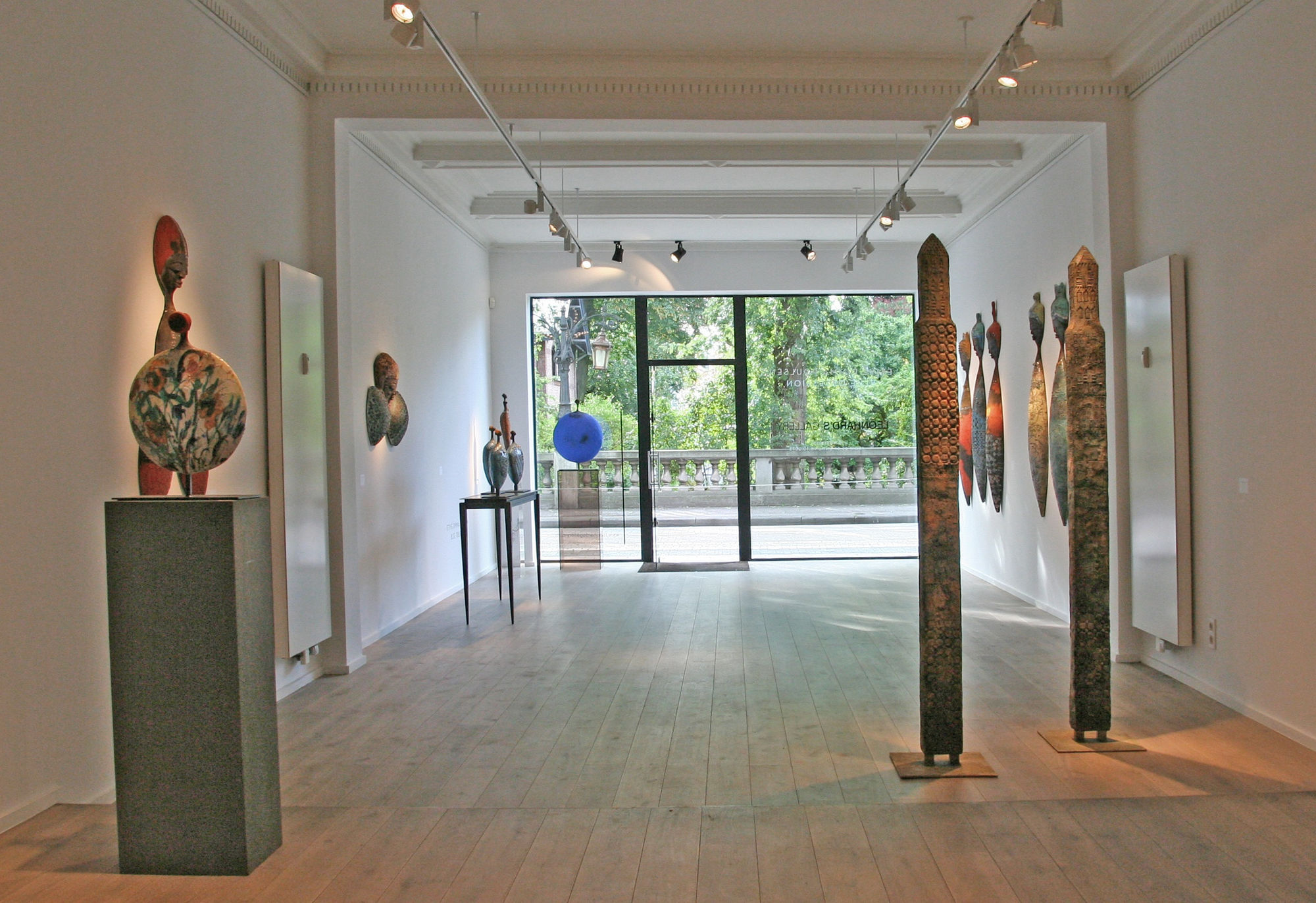 ETIYÉ DIMMA POULSEN: BLUE OBESSION