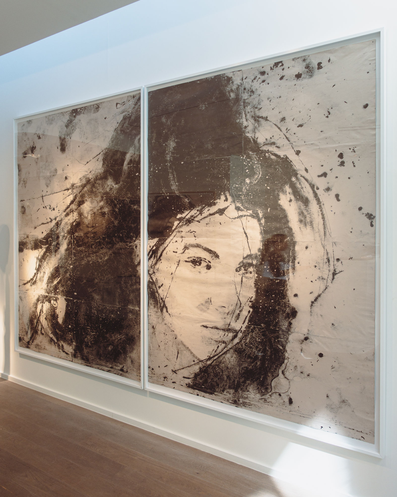 LÍDIA MASLLORENS: AND WE LET THE AFTERNOON PASS AND YOU LOOK AT ME