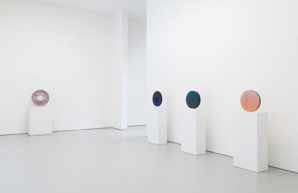 Photo by EPW Studio. Artwork © 2015 De Wain Valentine/Artists Rights Society (ARS), New York; courtesy David Zwirner New York/London