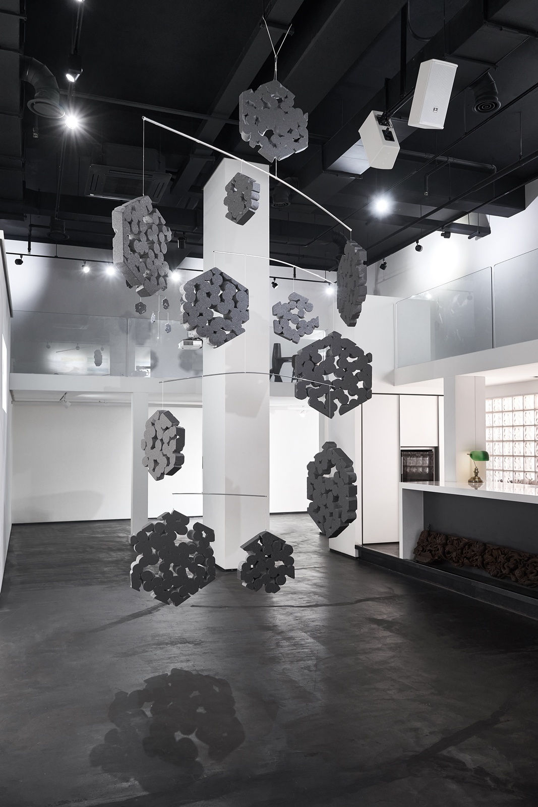 Loading process 02 styrofoam, thread, aluminium 350 x 350 x 500cm 2022