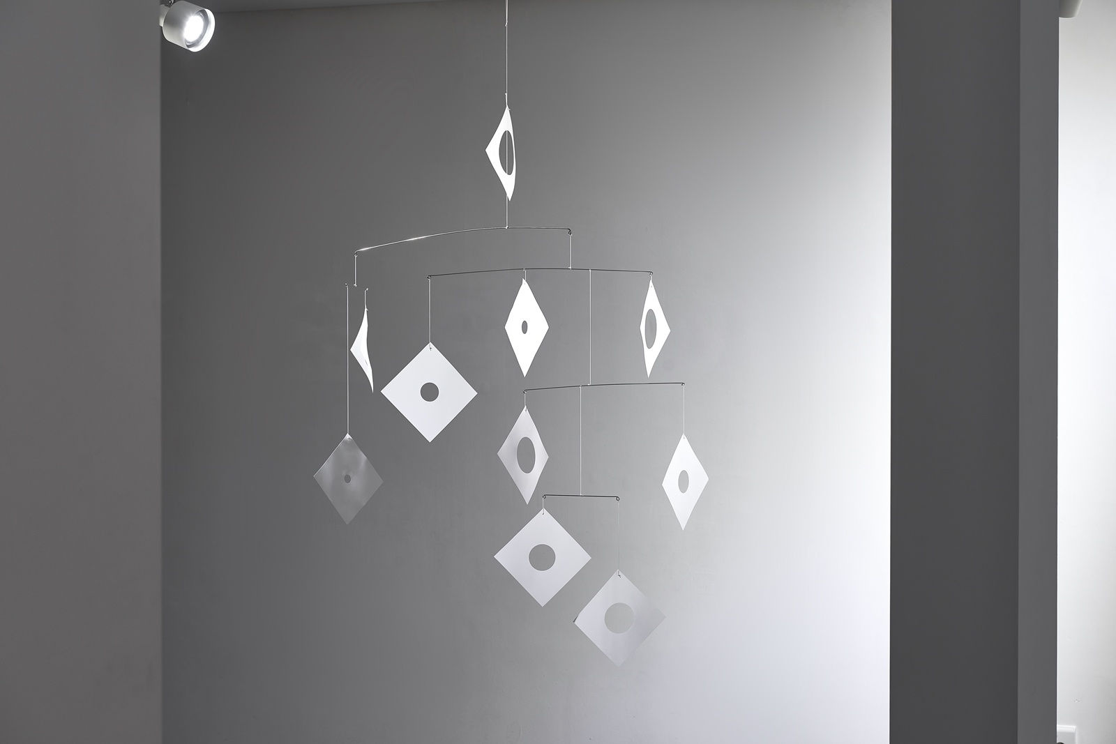 Loading process 01 synthetic paper, thread, stainless steel 70 x 70 x 120cm 2022