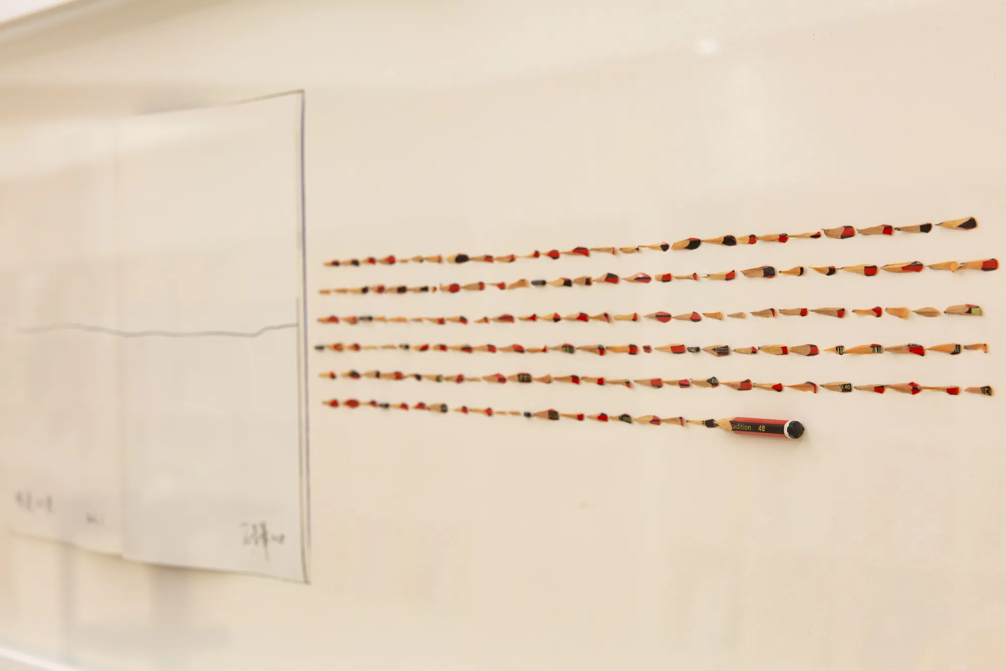 “The Art Museum in Print: Artists Featured in Modern Art ” Book and Archive Exhibition, held at the Library & Archives Center of the Taipei Fine Arts Museum, June 2025.The featured section “Artist Feature: Shi Jin-Hua” was published in Modern Art, Issue No. 190, September 2018, pp. 99–129; © Photography courtesy of Taipei Fine Arts Museum. 「書中自有美術館－《現代美術》中的藝術家特寫」圖書文獻展，北美館地下樓圖書文獻中心， 2025年6月。 參展藝術家之「藝術家特寫：石晉華」單元發表於《現代美術》第190期， 2018年9月，頁99-129；©臺北市立美術館攝影提供。